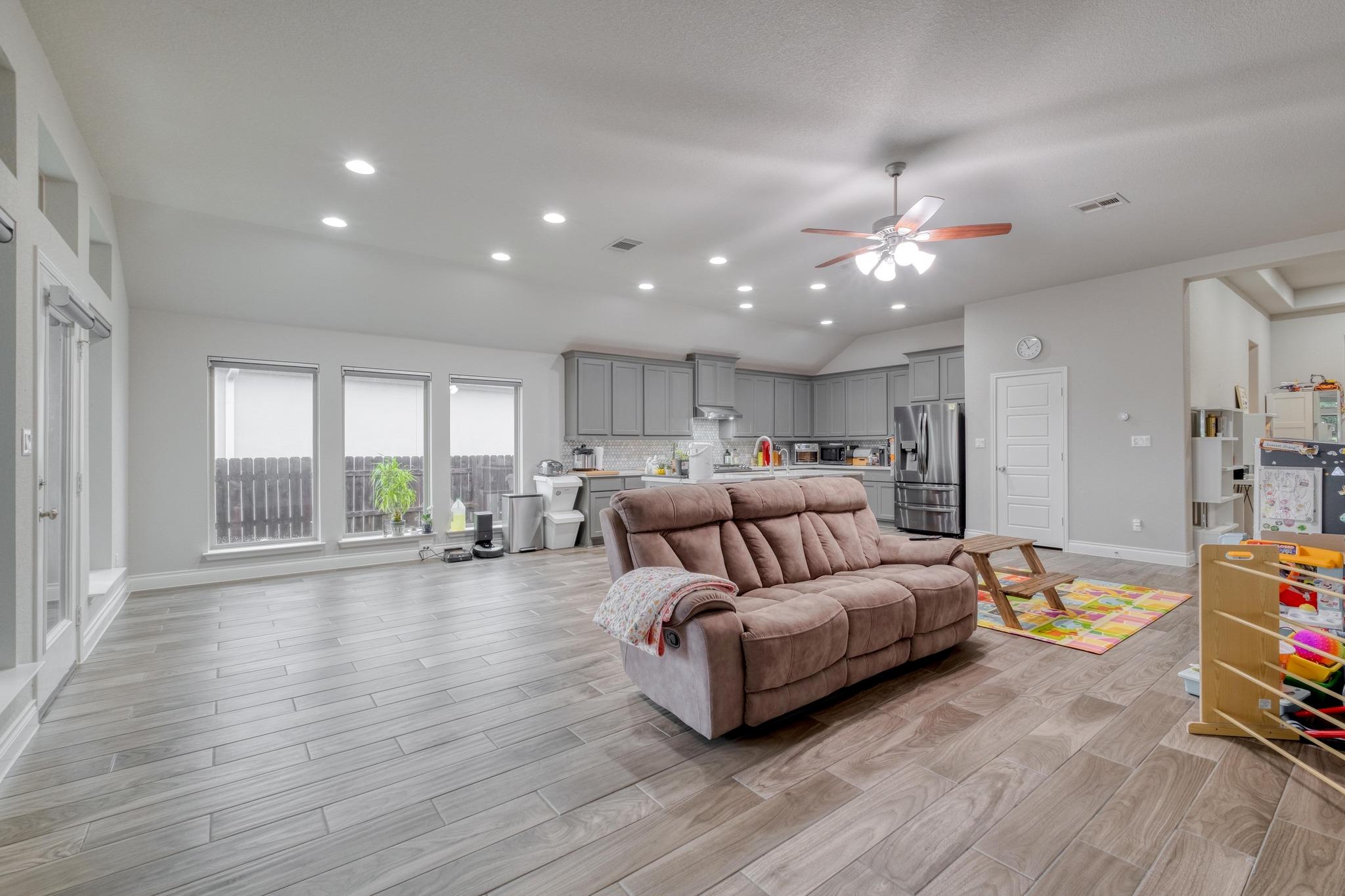 2424 Orchard Way Property Photo 1