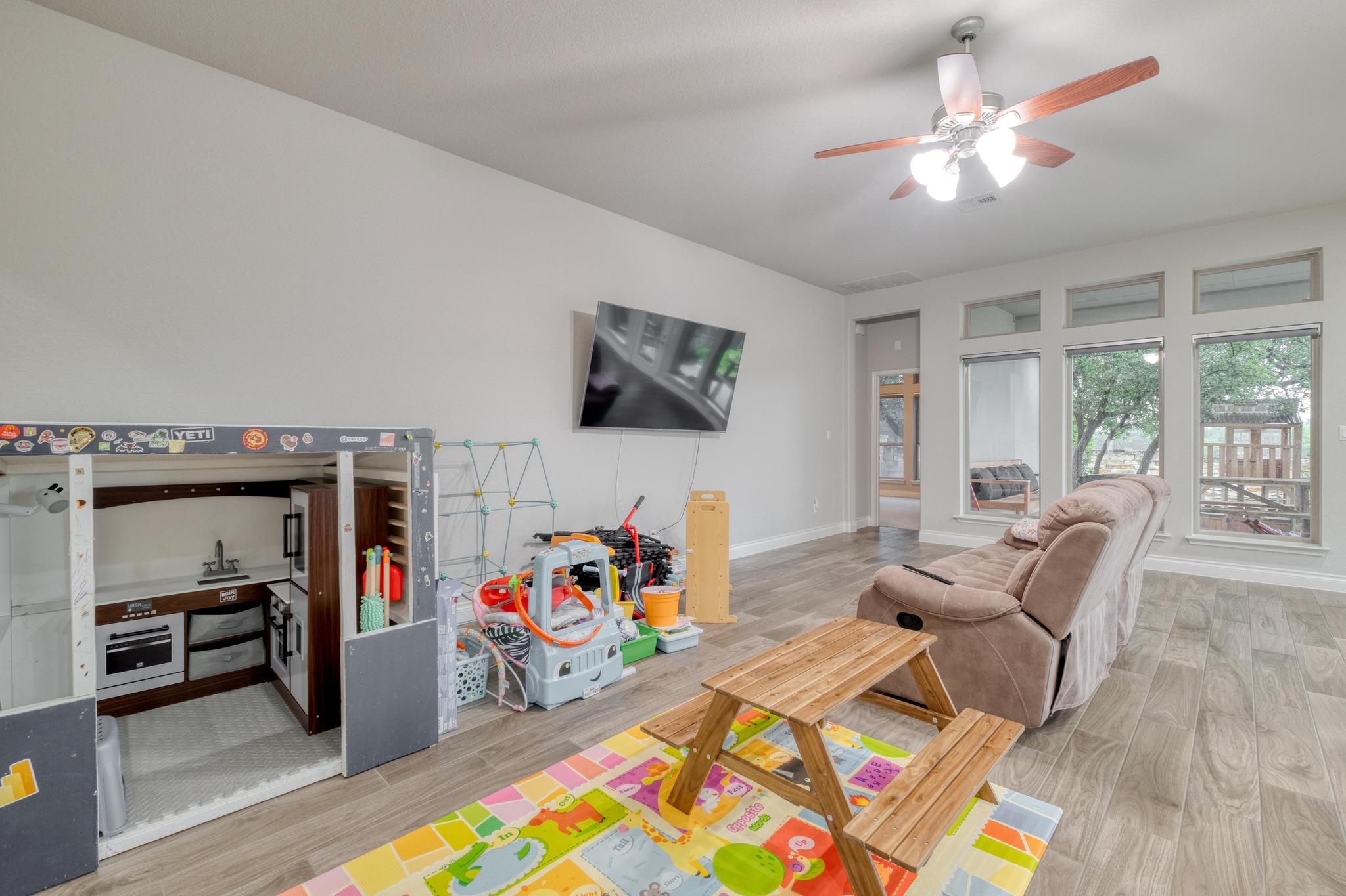 2424 Orchard Way Property Photo 2