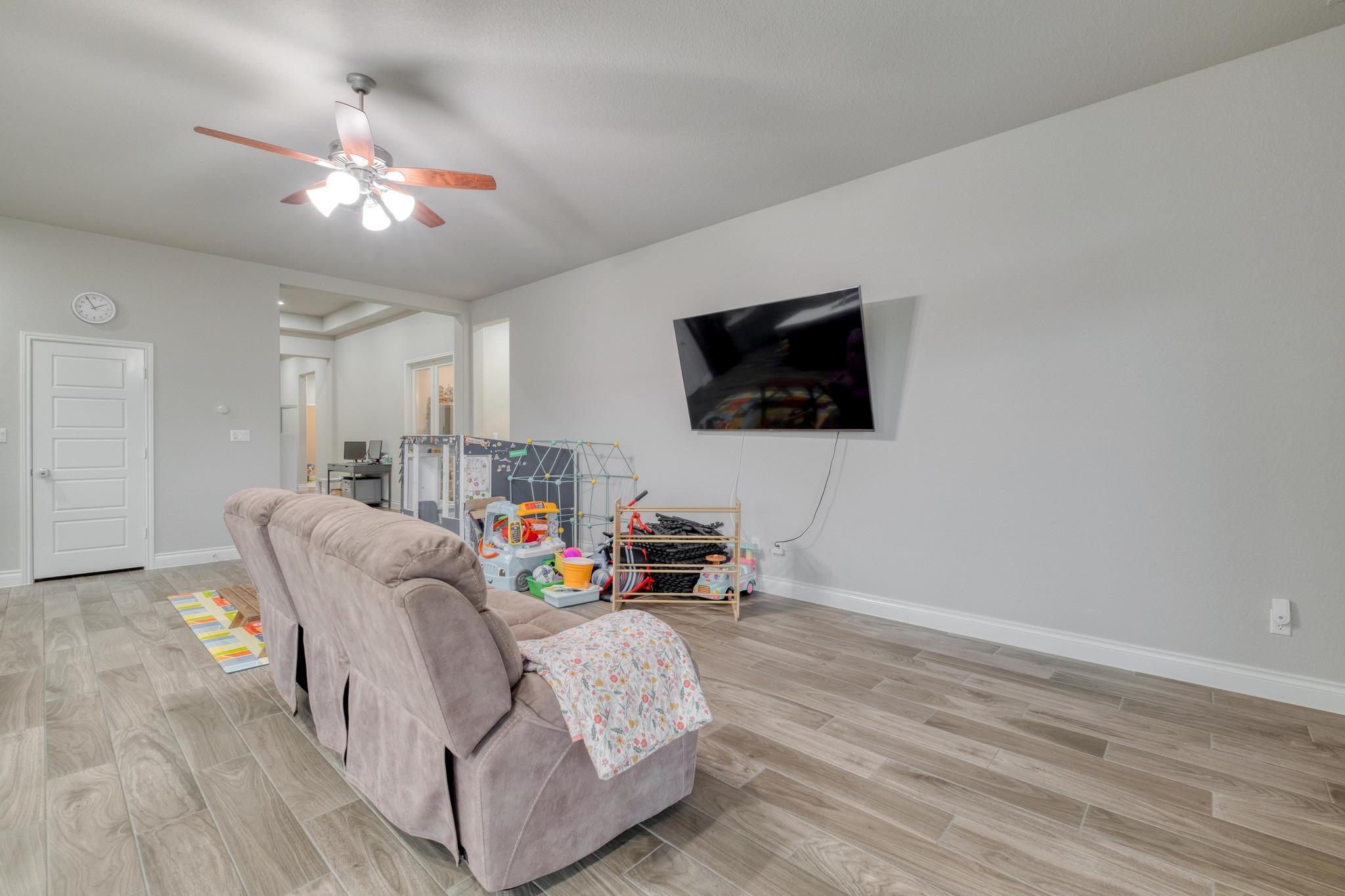 2424 Orchard Way Property Photo 3