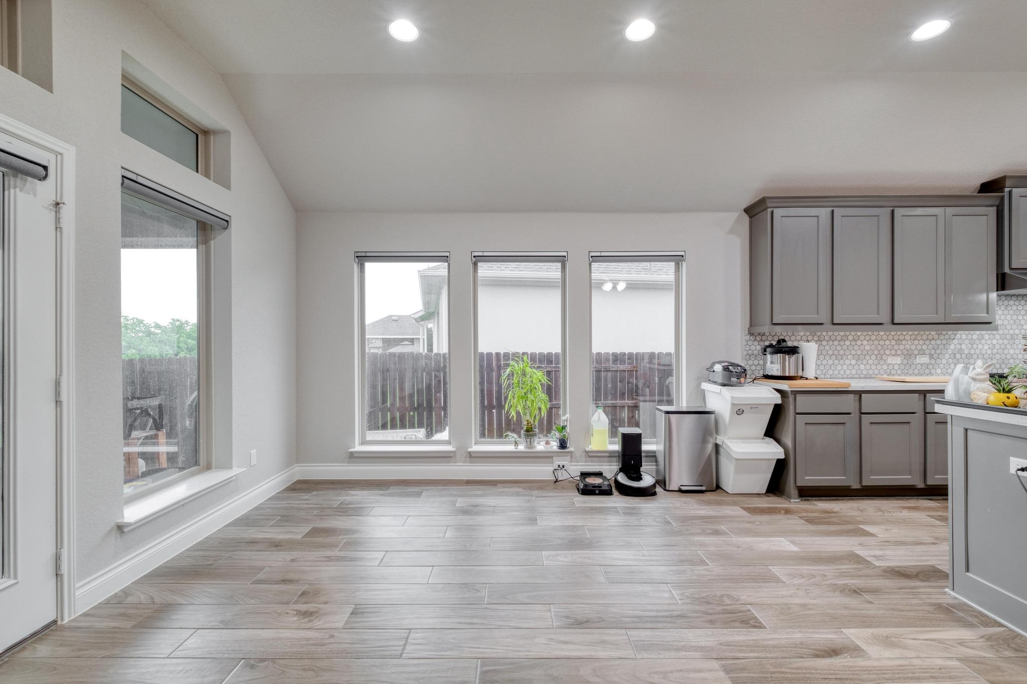 2424 Orchard Way Property Photo 4