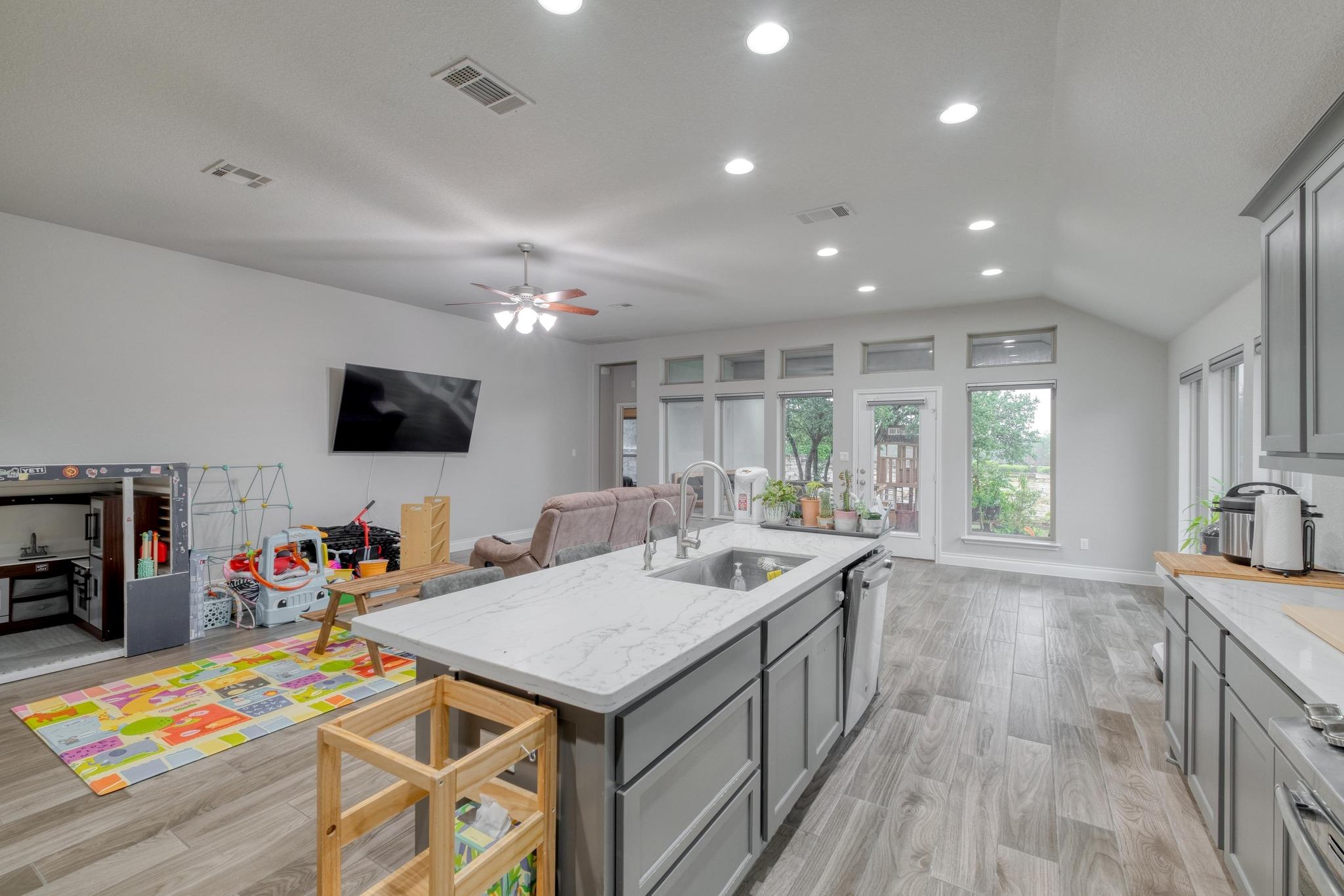 2424 Orchard Way Property Photo 10