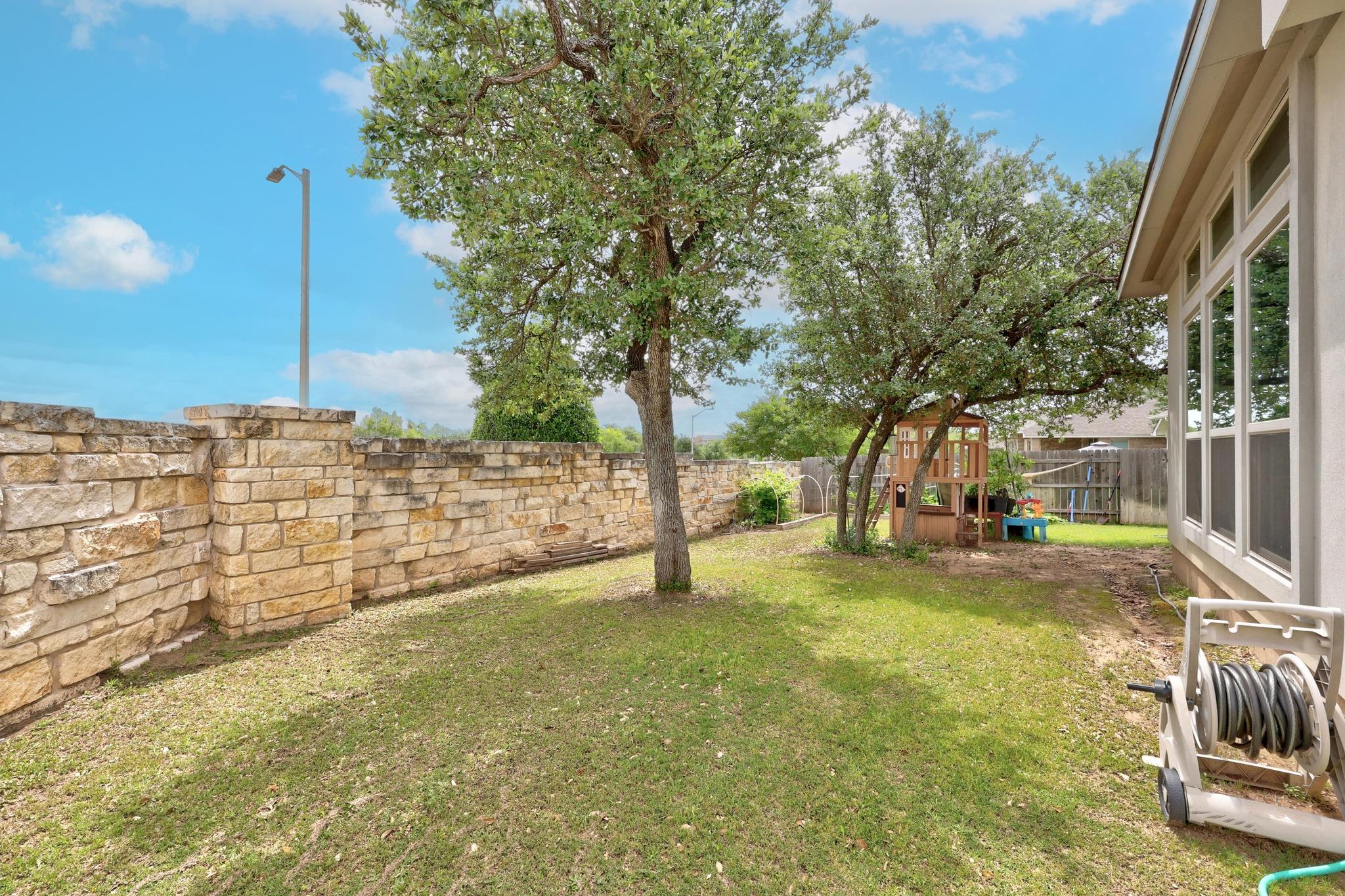 2424 Orchard Way Property Photo 32
