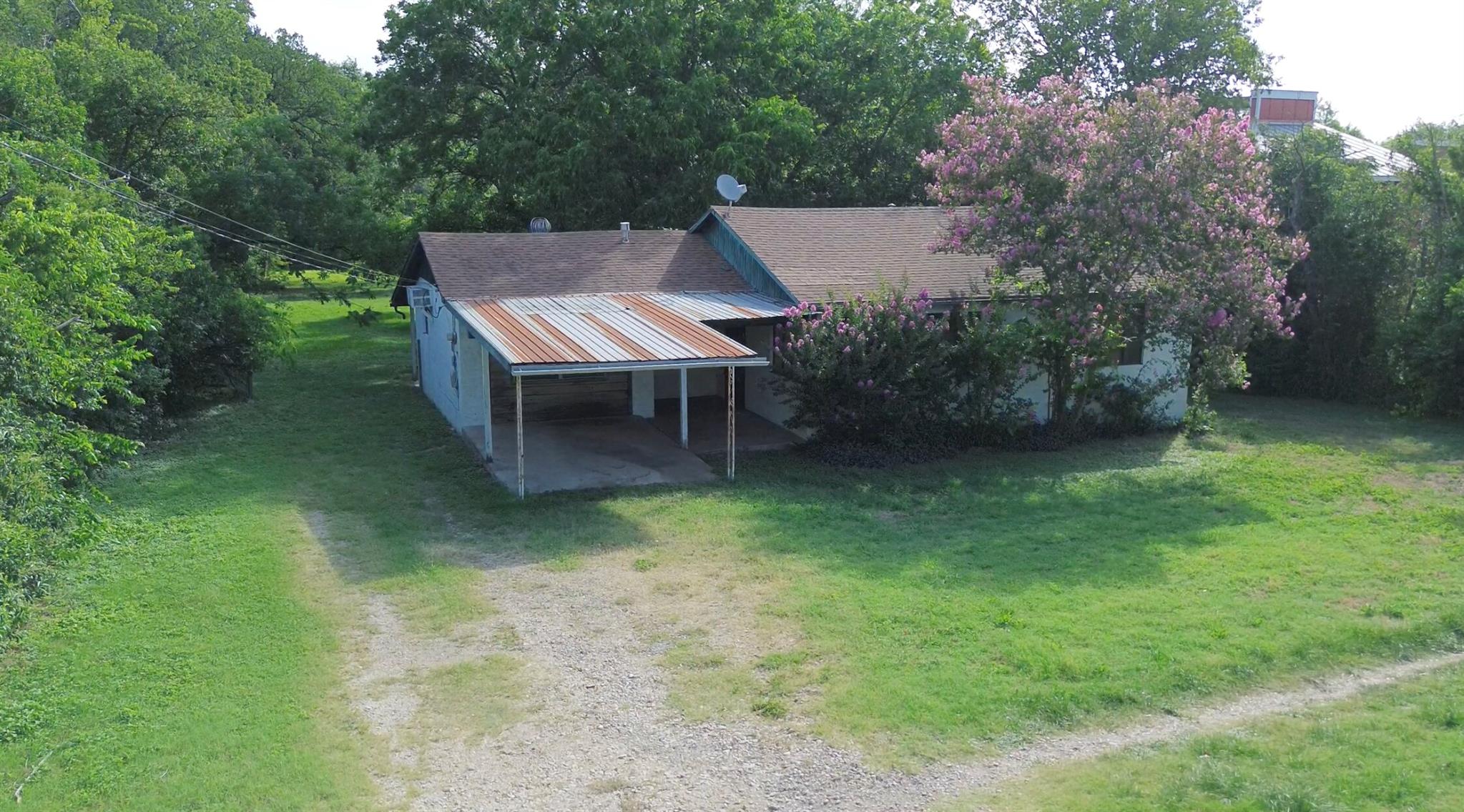 1806 Fortview Rd Property Photo 3