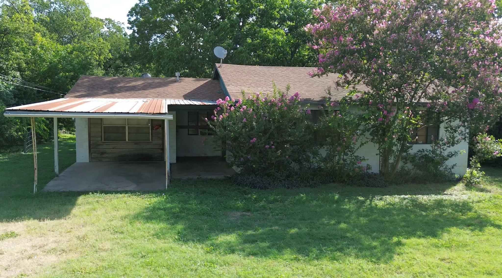 1806 Fortview Rd Property Photo 5