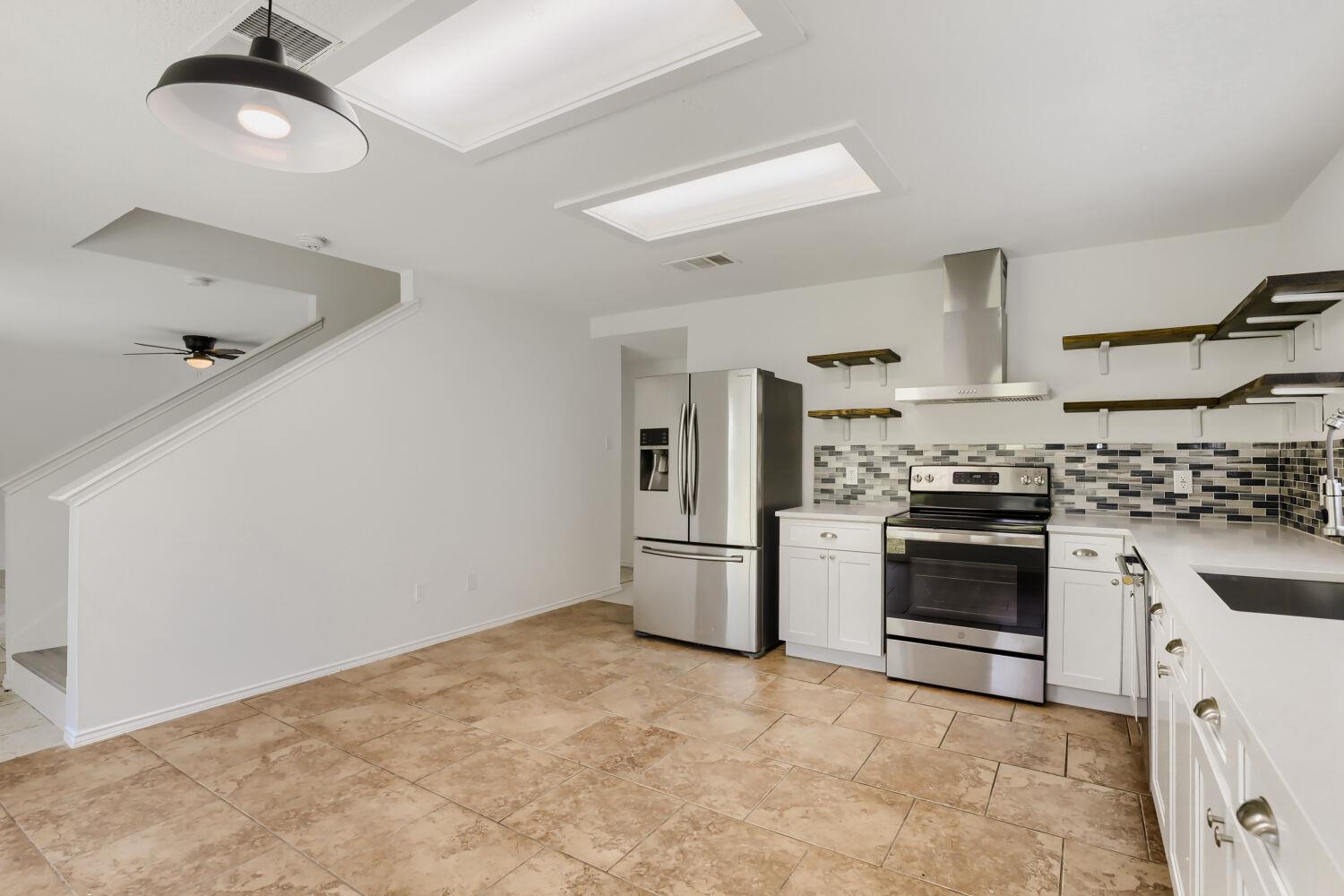 512 Woodford Dr Property Photo 3