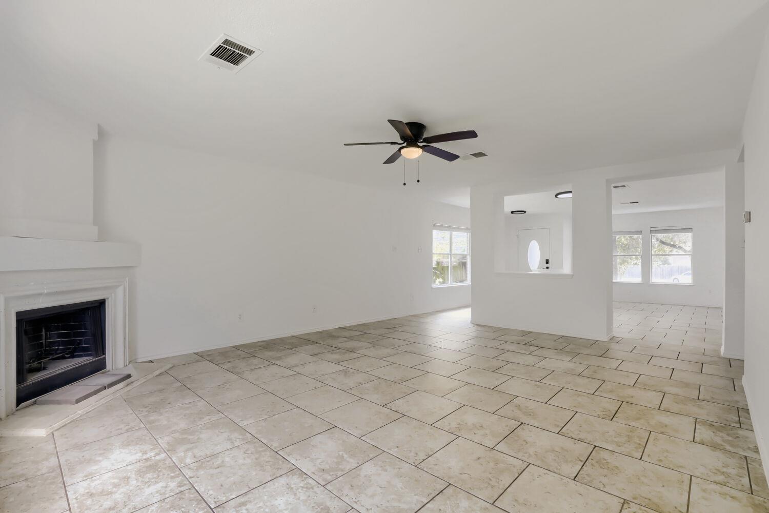 512 Woodford Dr Property Photo 4
