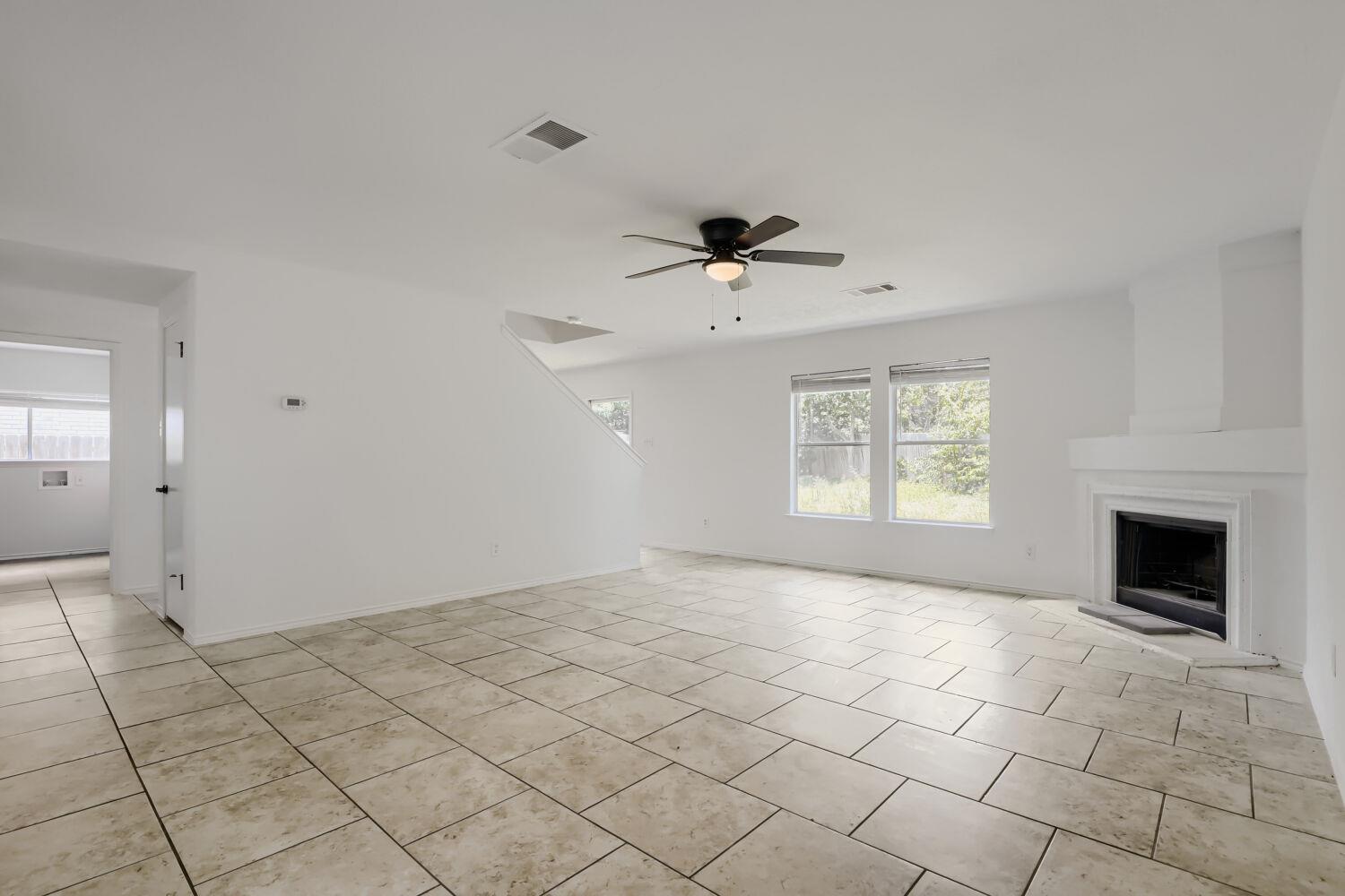 512 Woodford Dr Property Photo 6