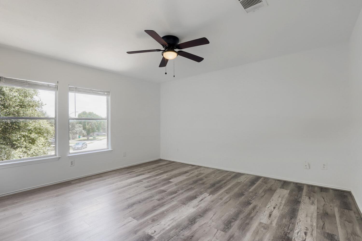 512 Woodford Dr Property Photo 11