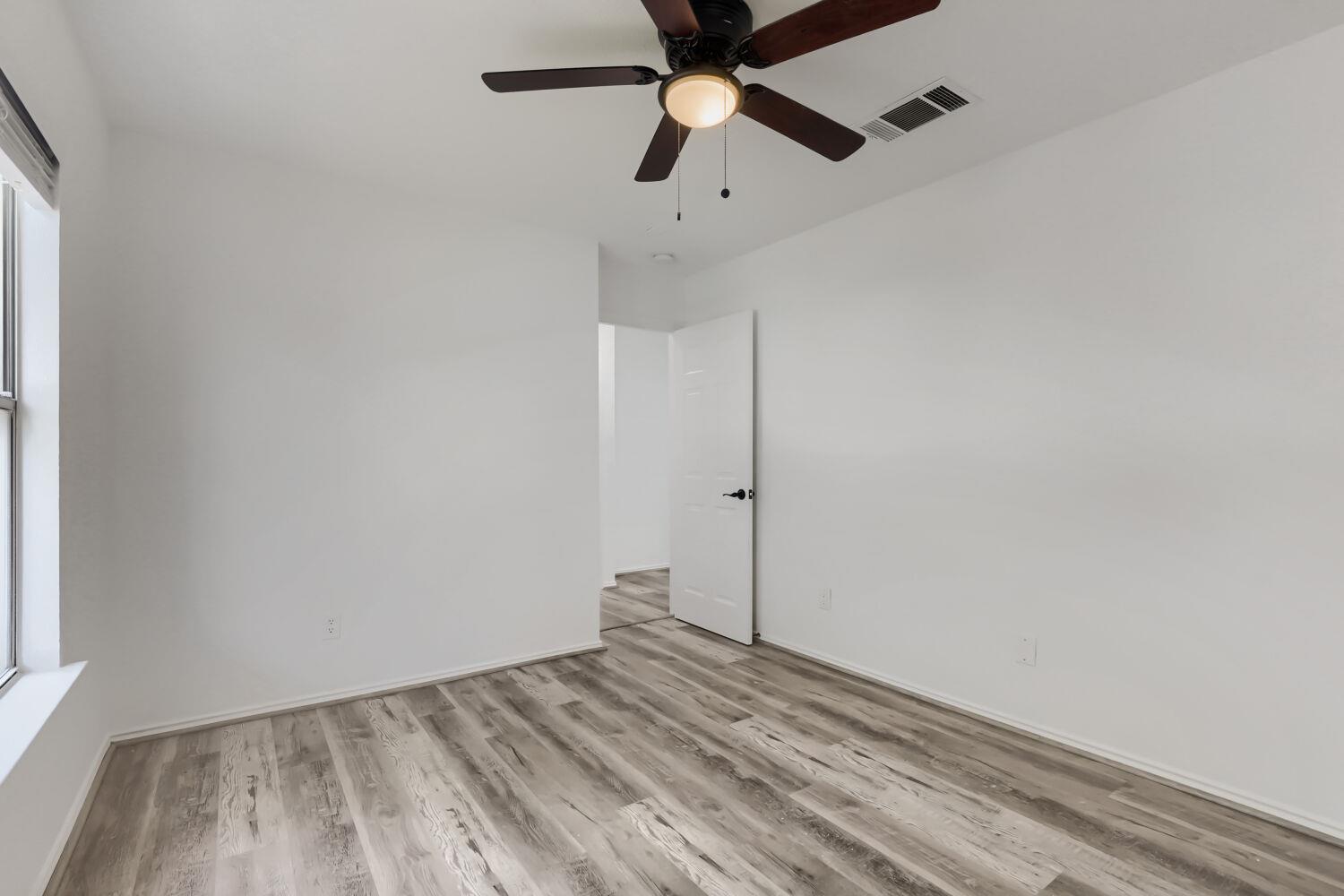 512 Woodford Dr Property Photo 12