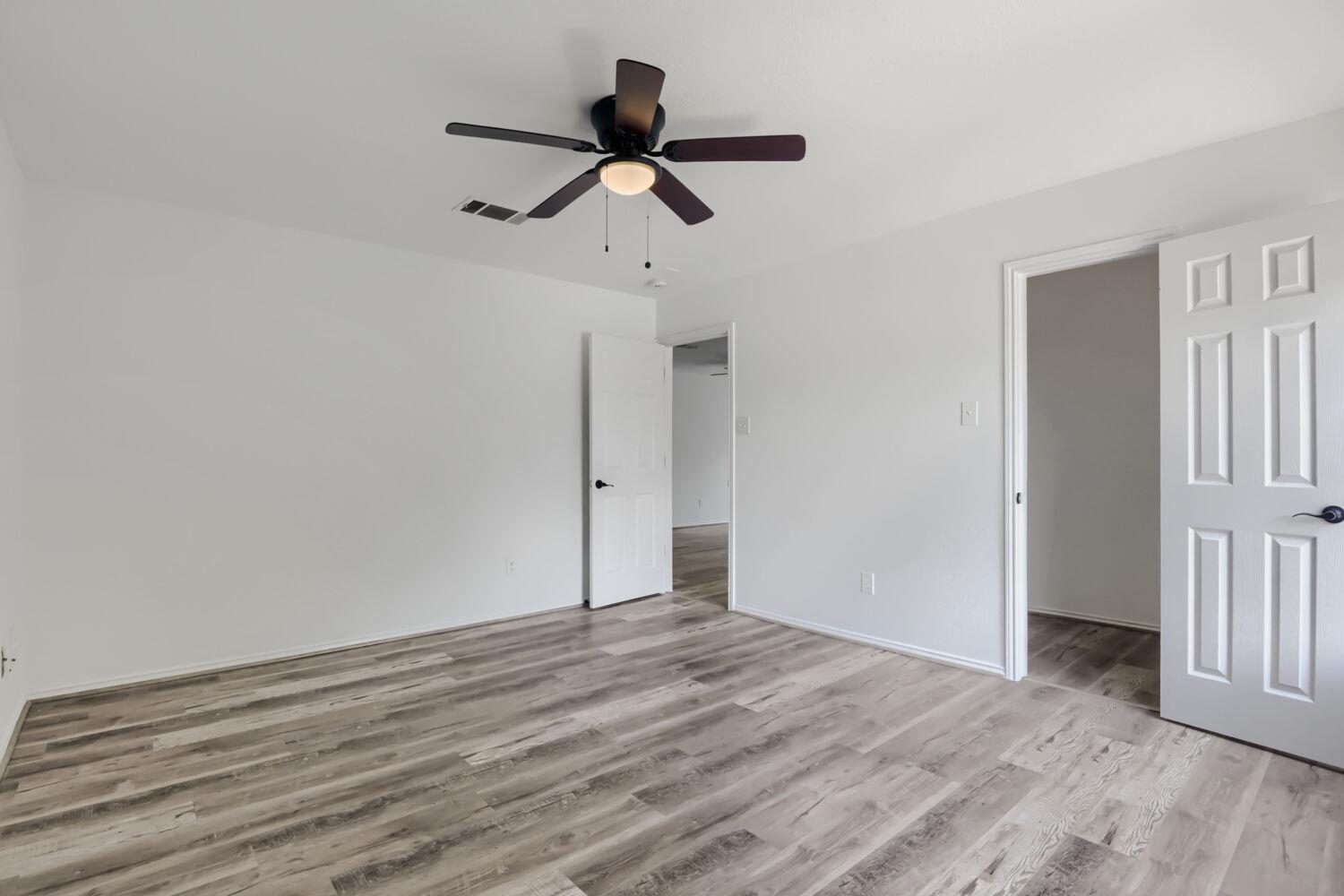 512 Woodford Dr Property Photo 14
