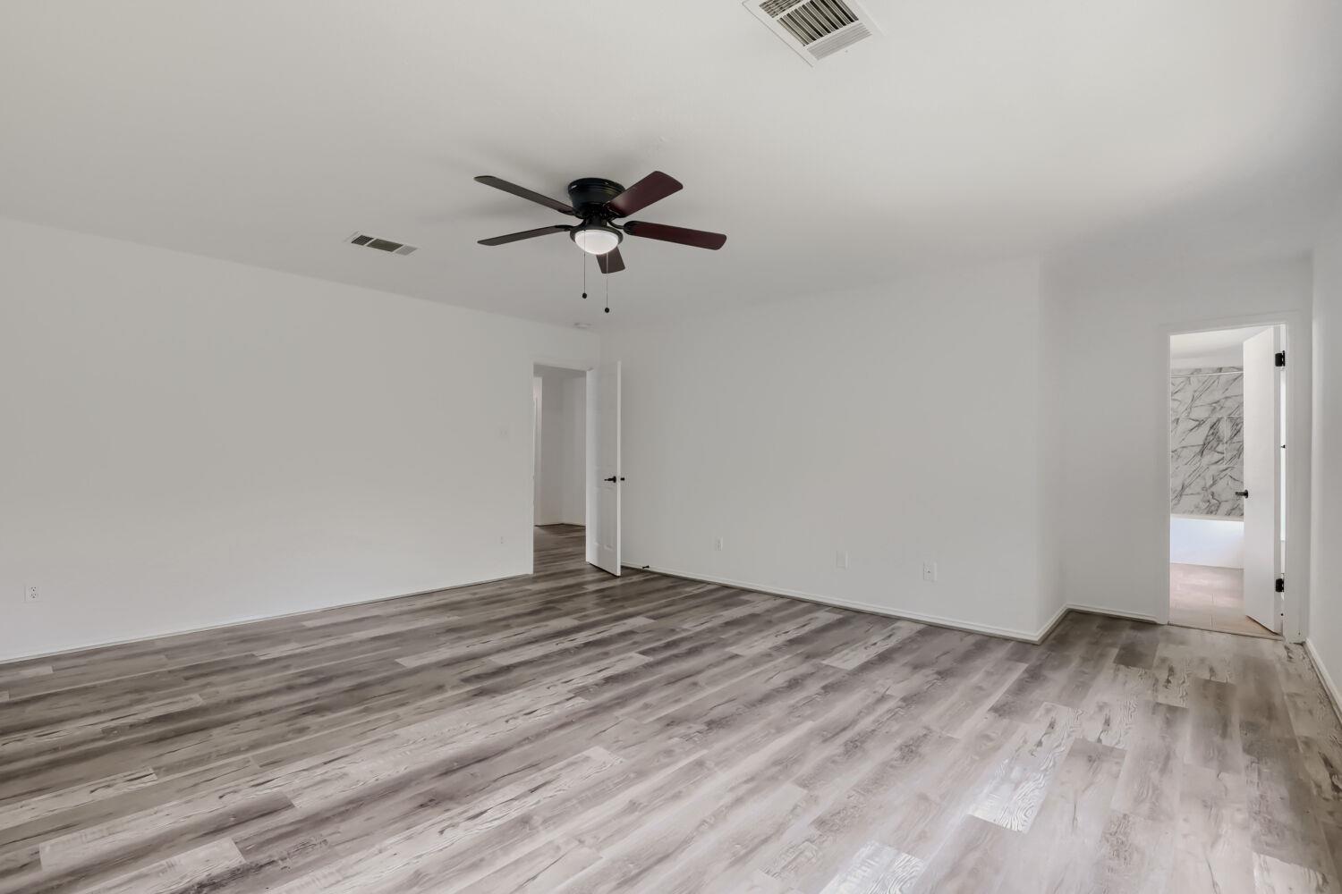 512 Woodford Dr Property Photo 18