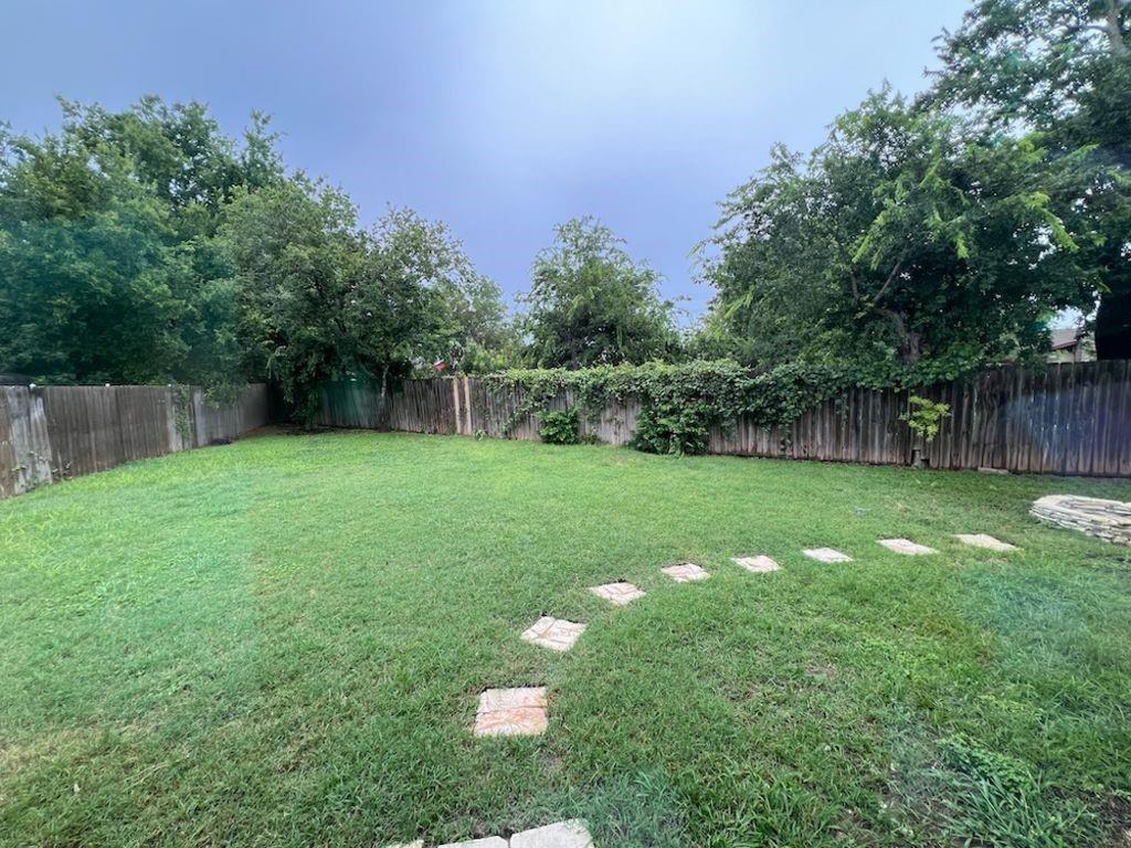 512 Woodford Dr Property Photo 22