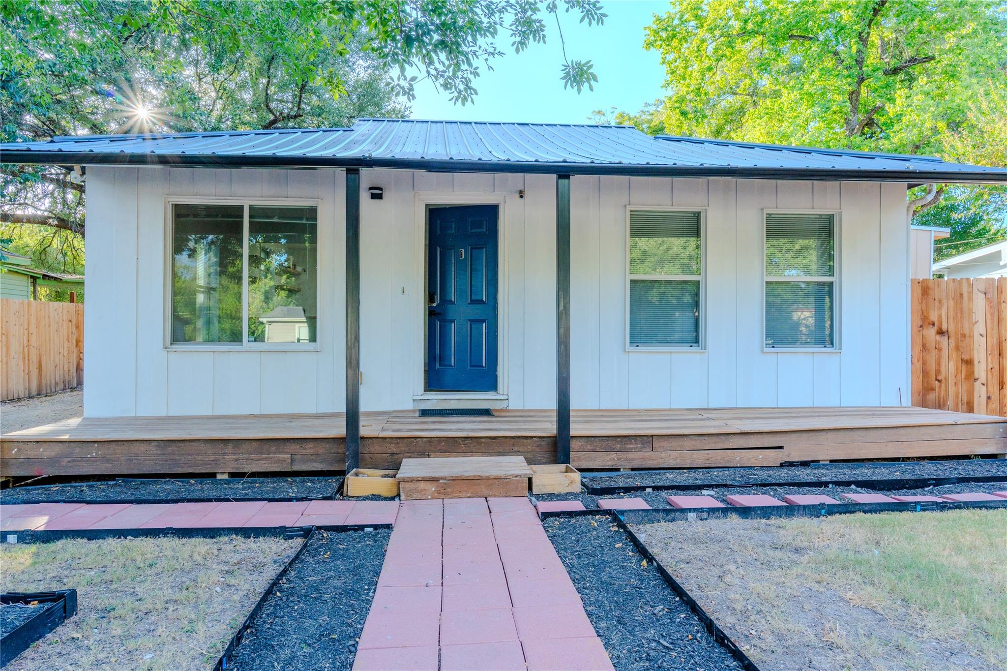 1120 Mark St Property Photo 2