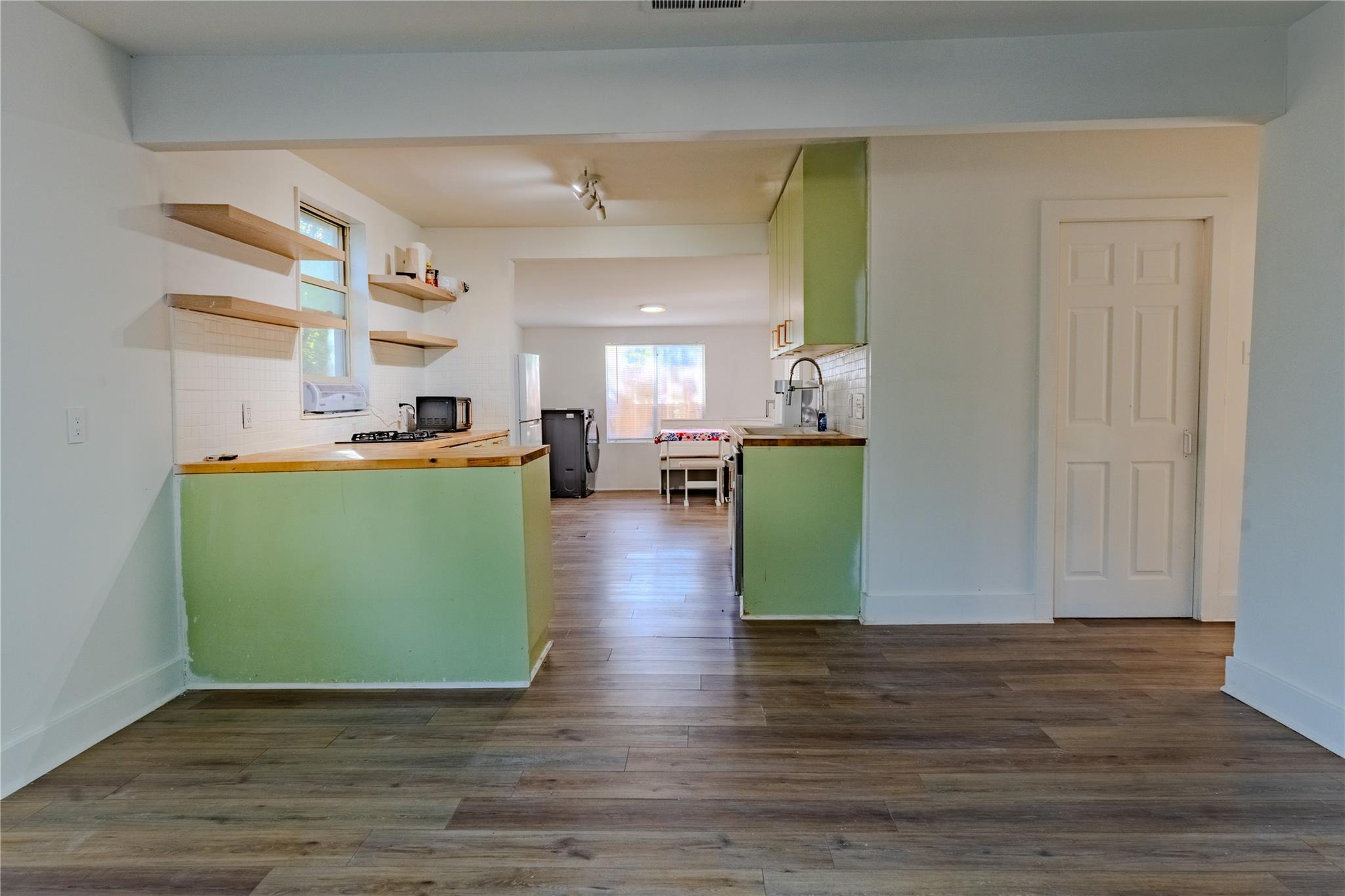 1120 Mark St Property Photo 6