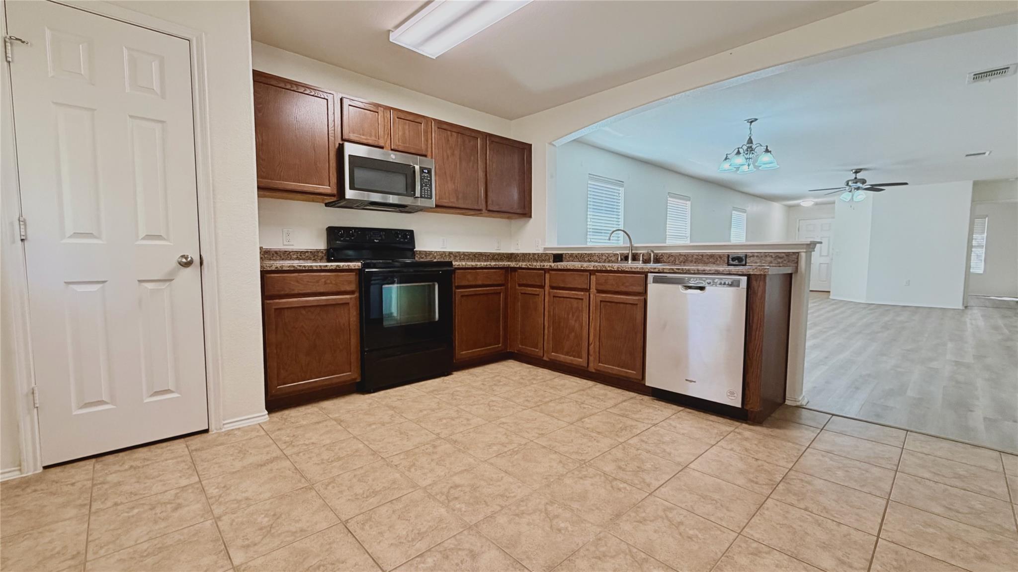 5713 Nelson Oaks Dr Property Photo 8