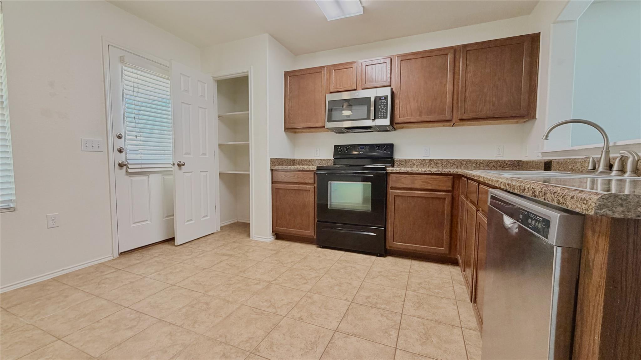 5713 Nelson Oaks Dr Property Photo 9