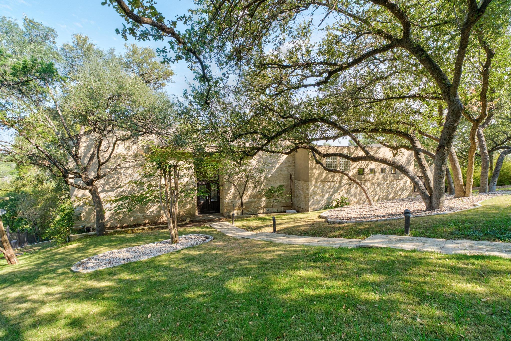 102 Canyon Cir W Property Photo 4