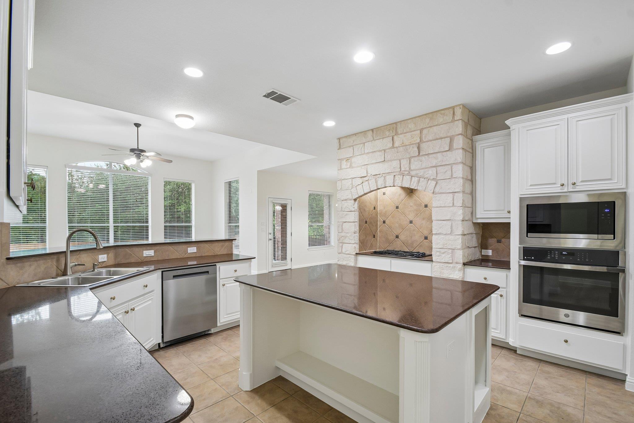 7224 Tanaqua Ln Property Photo 2