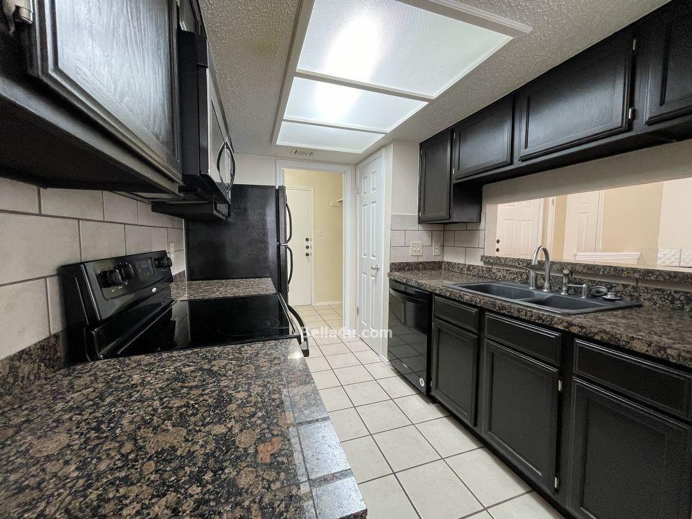 512 Eberhart Ln #605 Property Photo 7