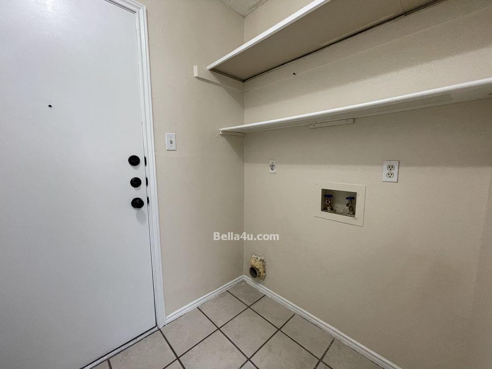 512 Eberhart Ln #605 Property Photo 8