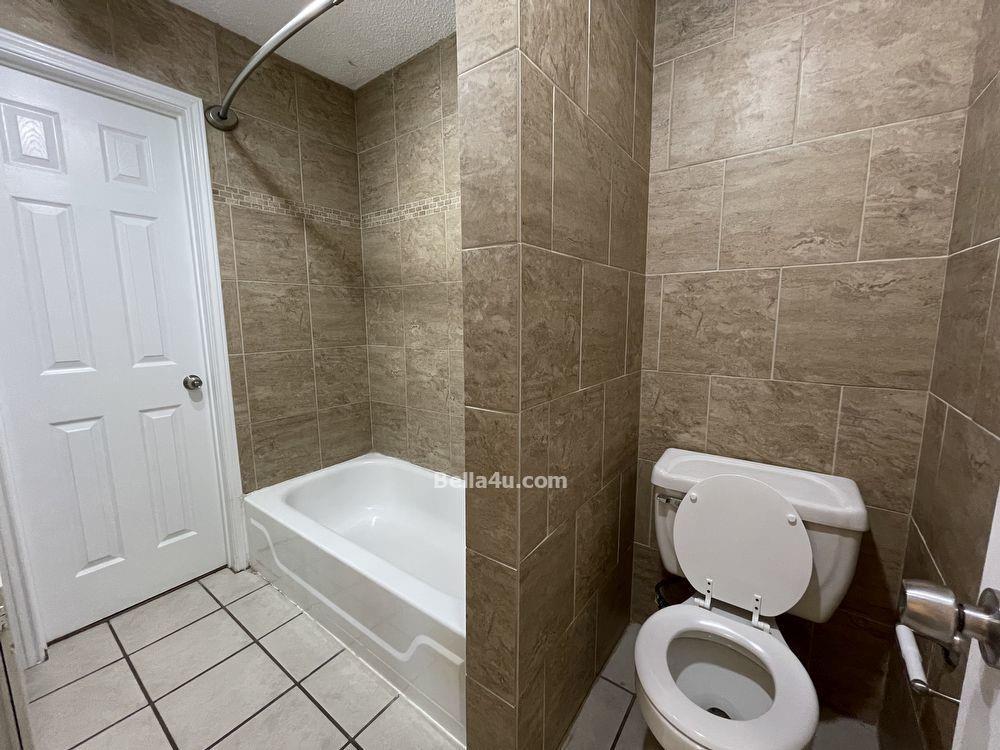 512 Eberhart Ln #605 Property Photo 11