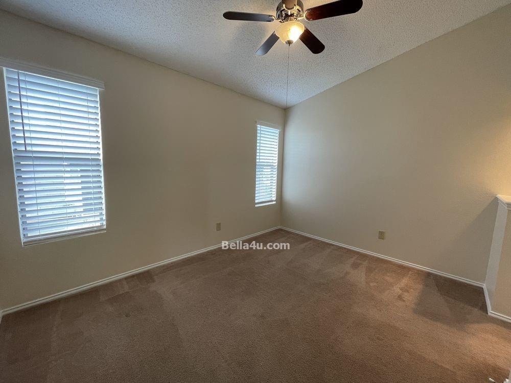 512 Eberhart Ln #605 Property Photo 13