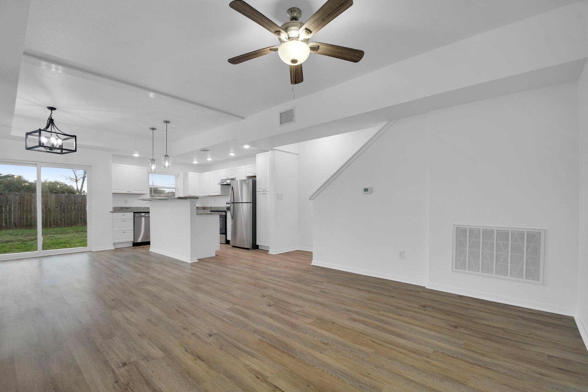 1000 E Fannin St Property Photo 3
