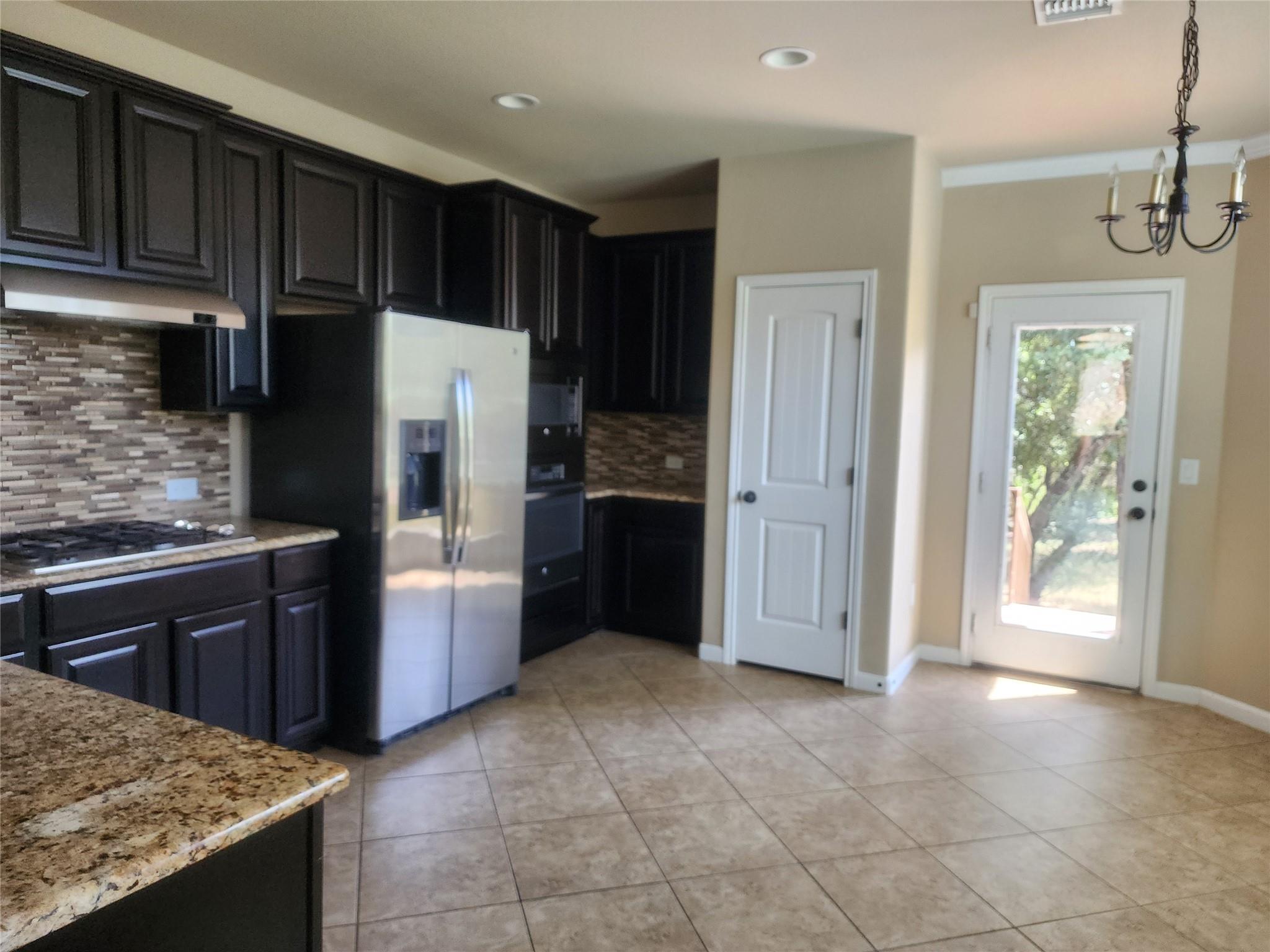 518 S Meadowlark St #b Property Photo 4