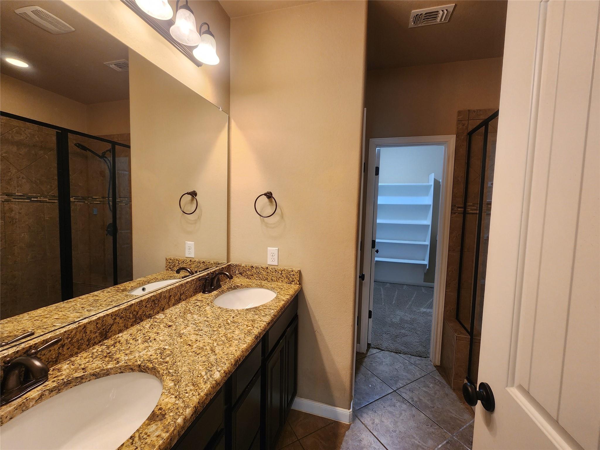 518 S Meadowlark St #b Property Photo 9