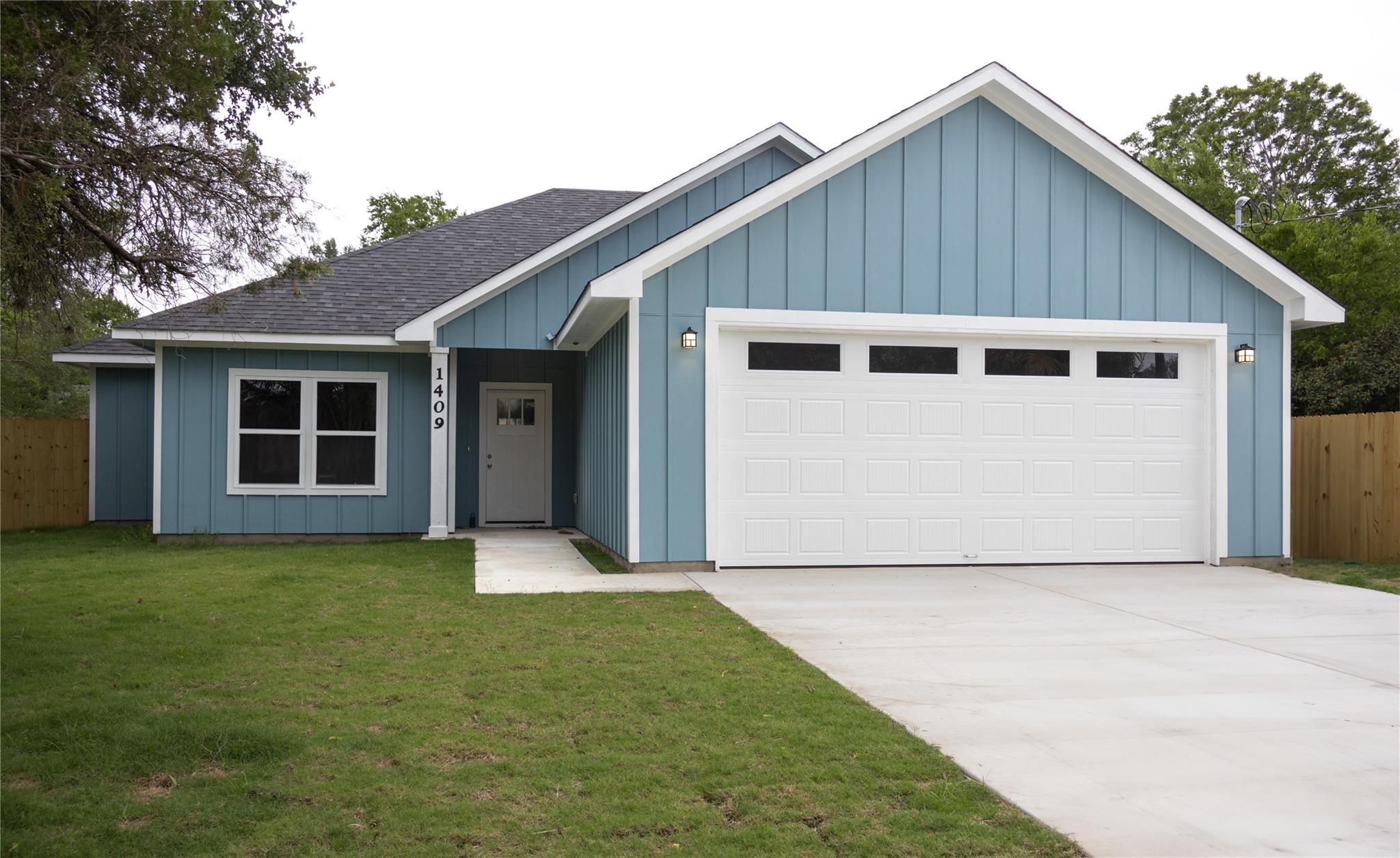 1409 E Fannin St Property Photo