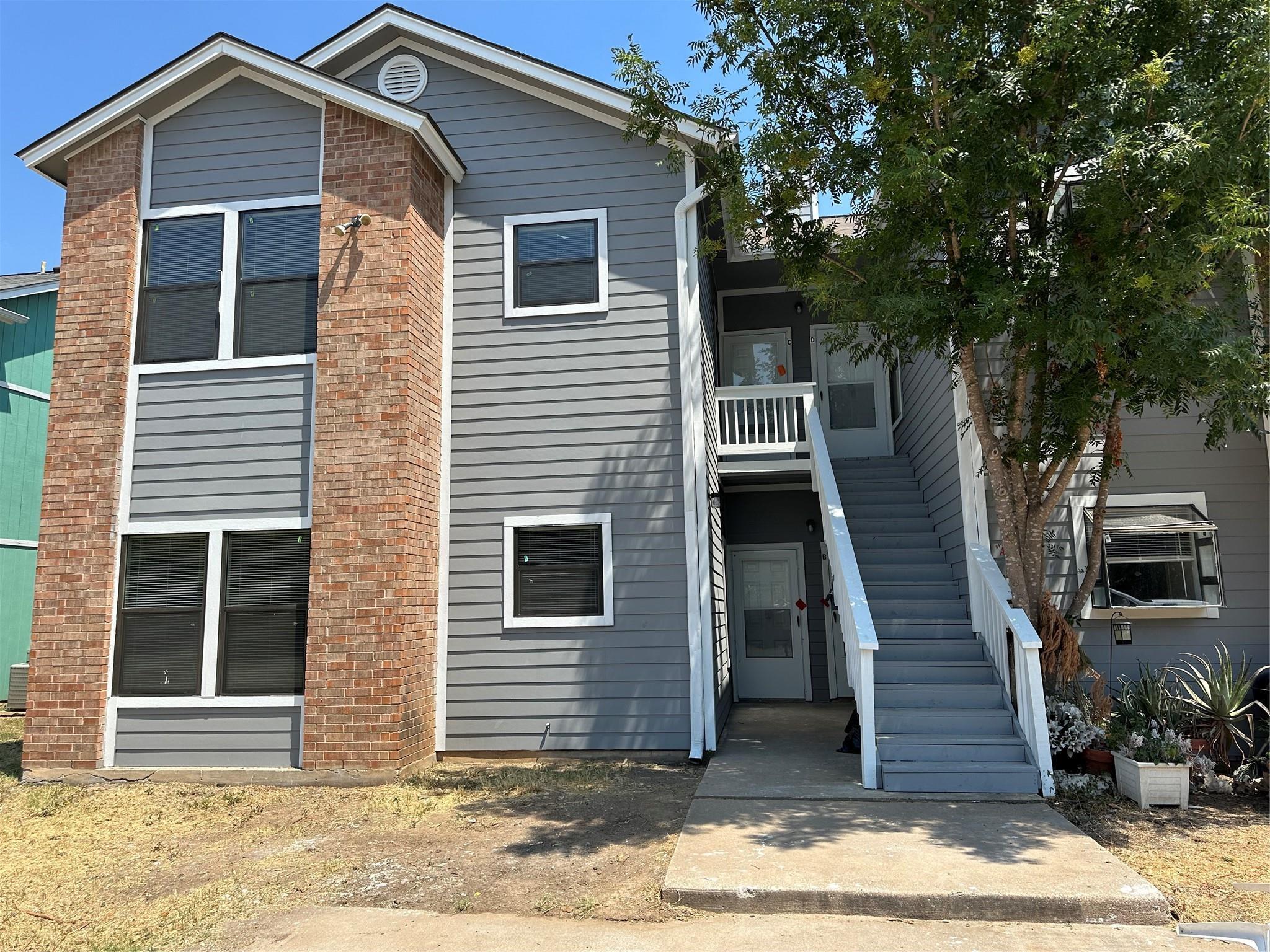 2415 W Slaughter Ln #d Property Photo 1