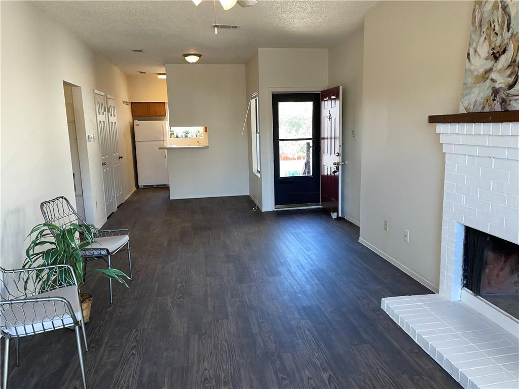 2415 W Slaughter Ln #d Property Photo 3