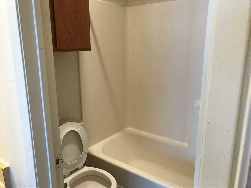 2415 W Slaughter Ln #d Property Photo 6
