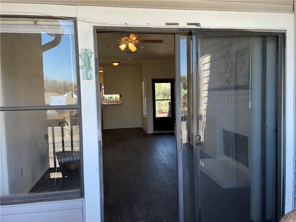 2415 W Slaughter Ln #d Property Photo 9