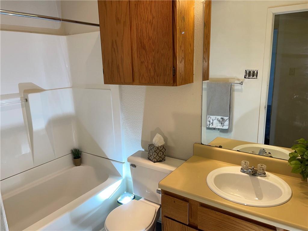2415 W Slaughter Ln #d Property Photo 16