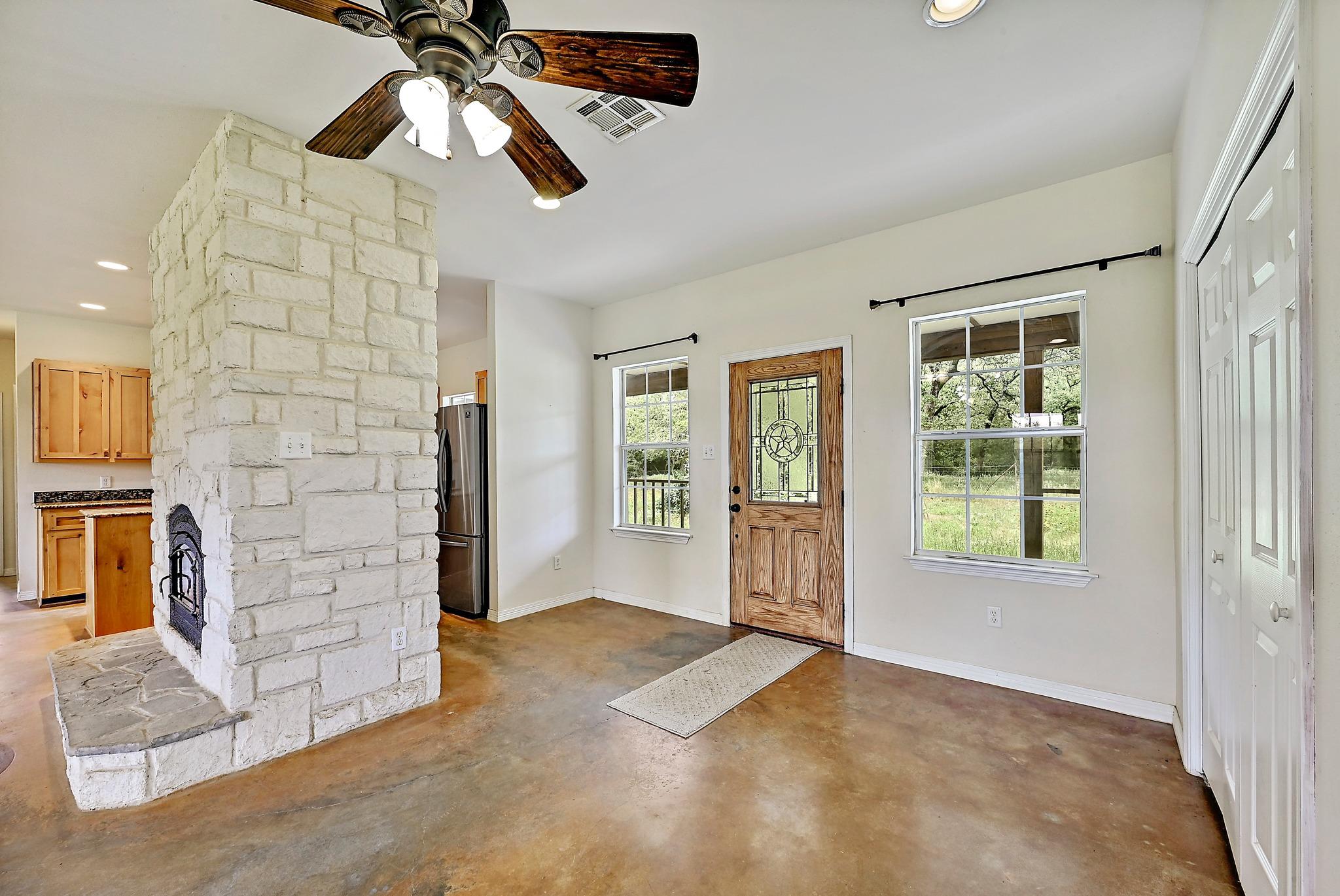 11791 Silver Springs Rd Property Photo 4