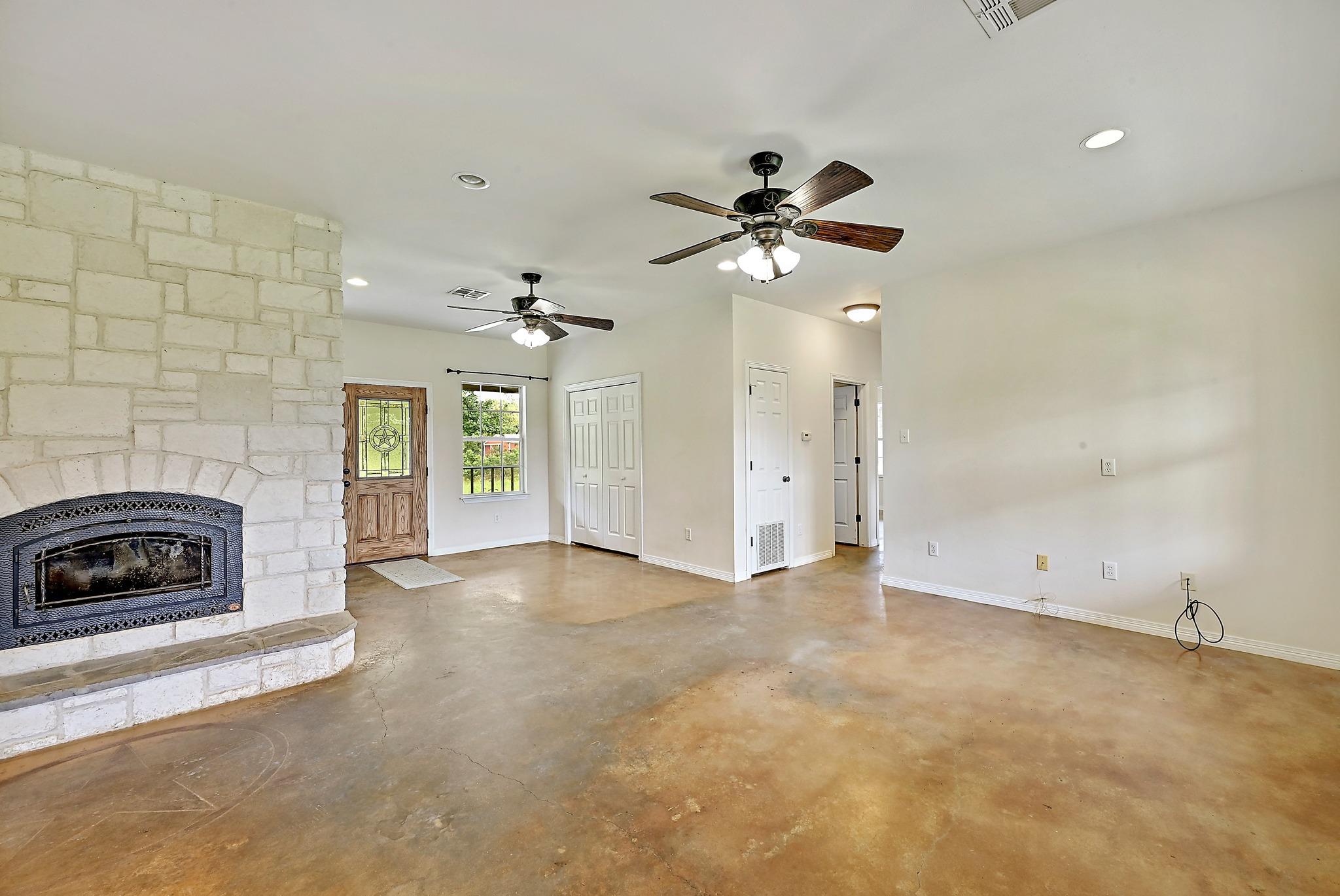 11791 Silver Springs Rd Property Photo 6