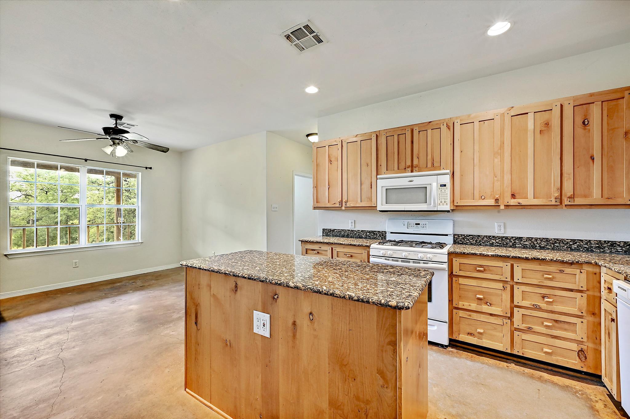 11791 Silver Springs Rd Property Photo 9
