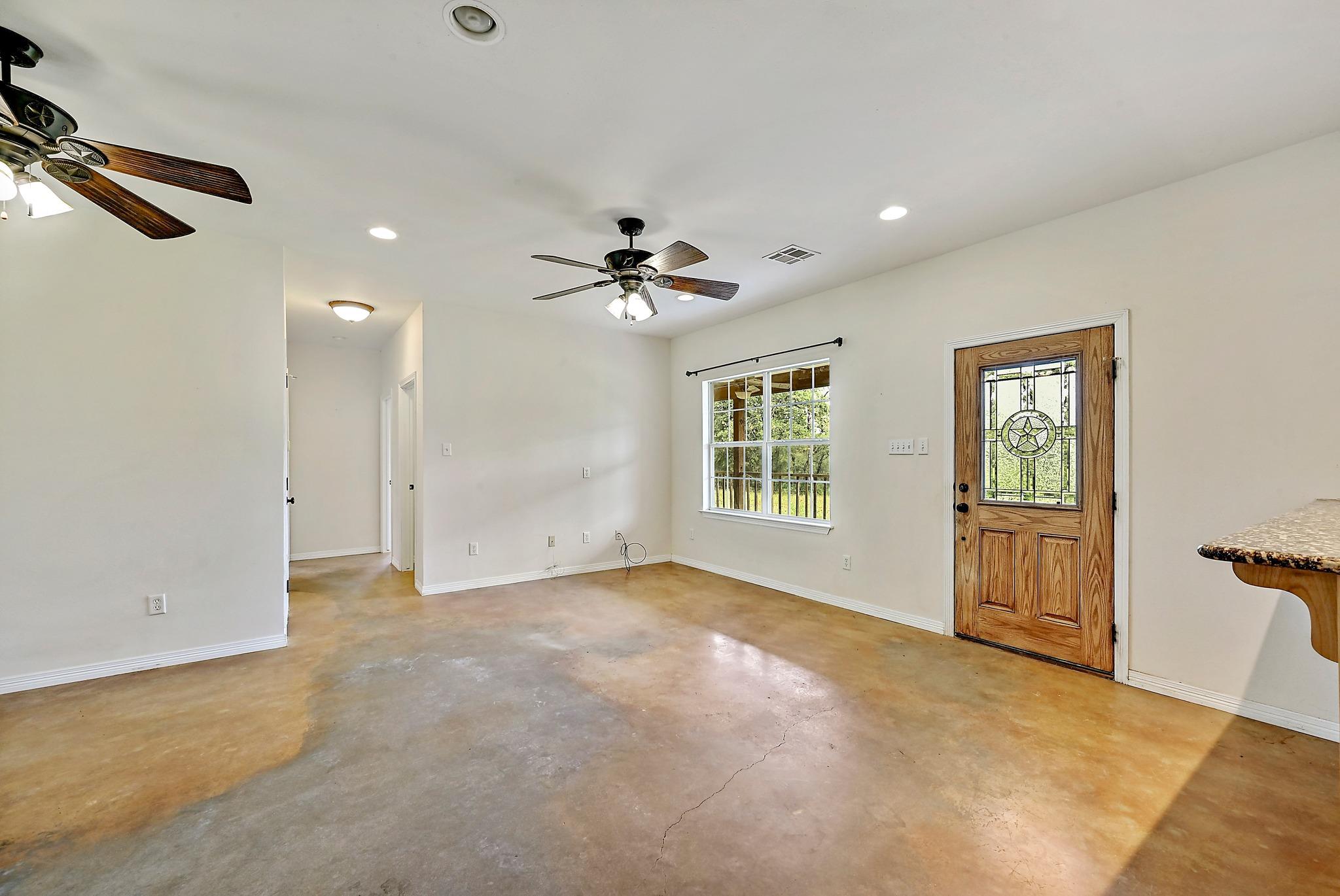 11791 Silver Springs Rd Property Photo 13