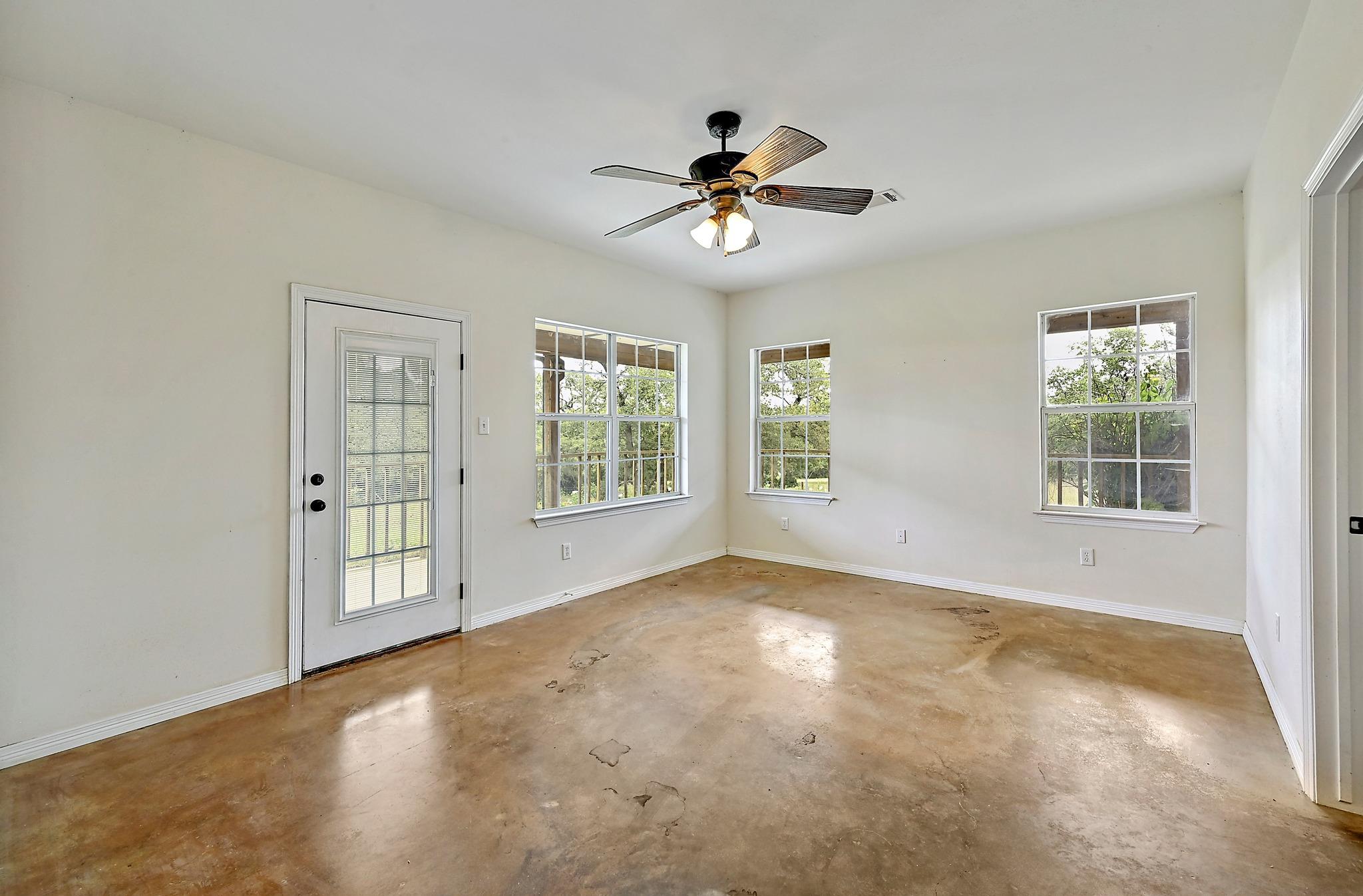 11791 Silver Springs Rd Property Photo 14