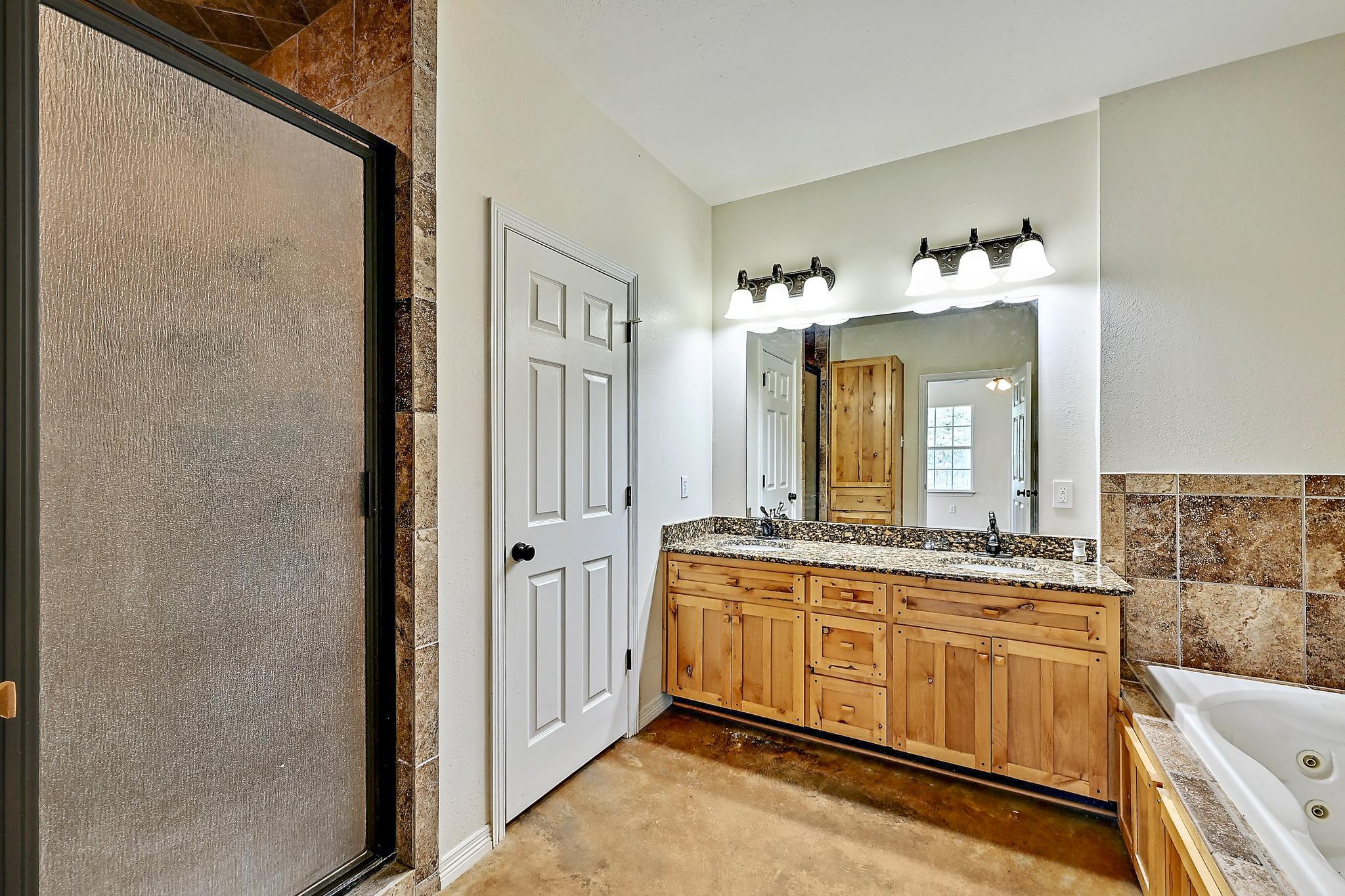 11791 Silver Springs Rd Property Photo 16