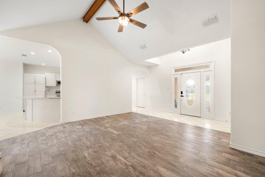 2104 Lancaster St Property Photo 14