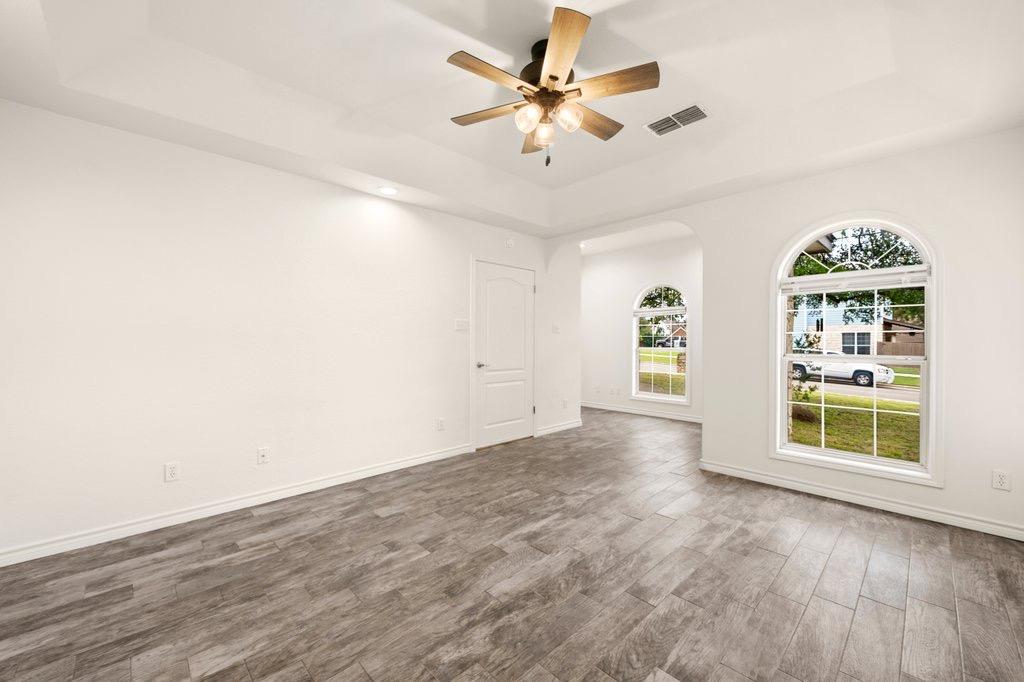 2104 Lancaster St Property Photo 16