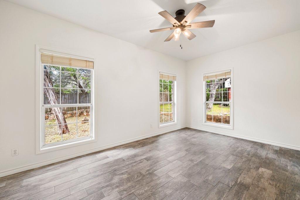 2104 Lancaster St Property Photo 24