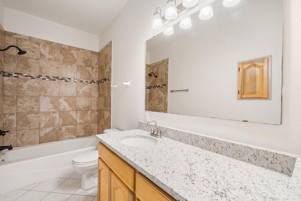 2104 Lancaster St Property Photo 26