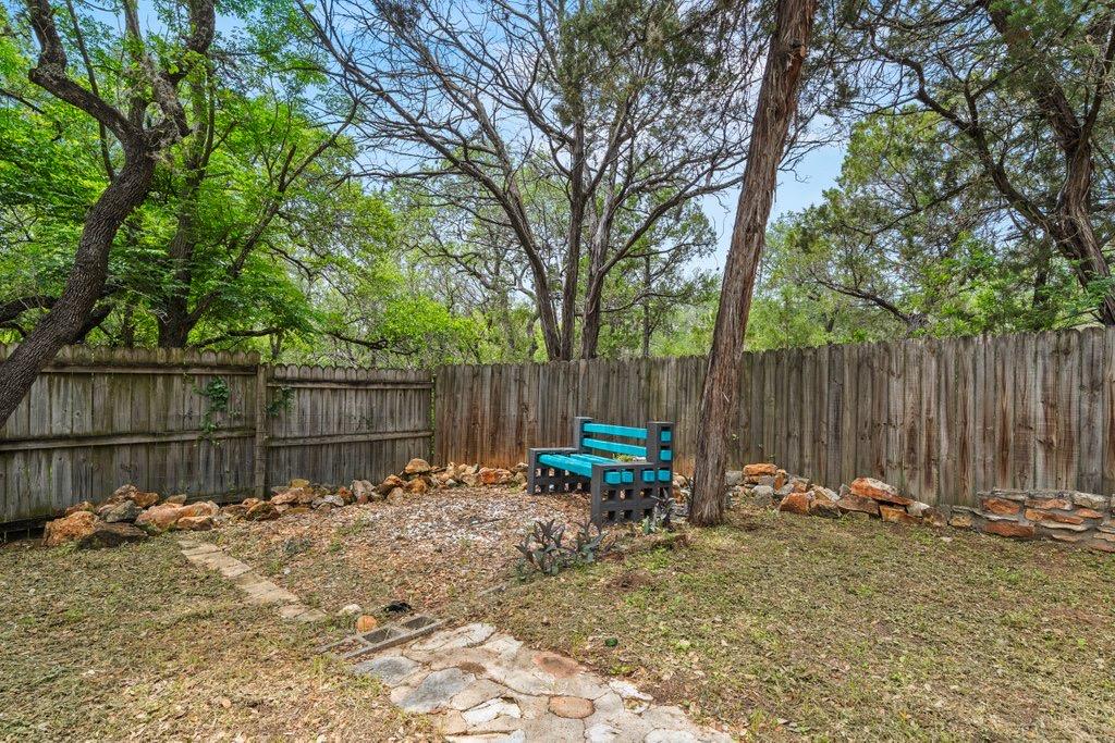 2104 Lancaster St Property Photo 33