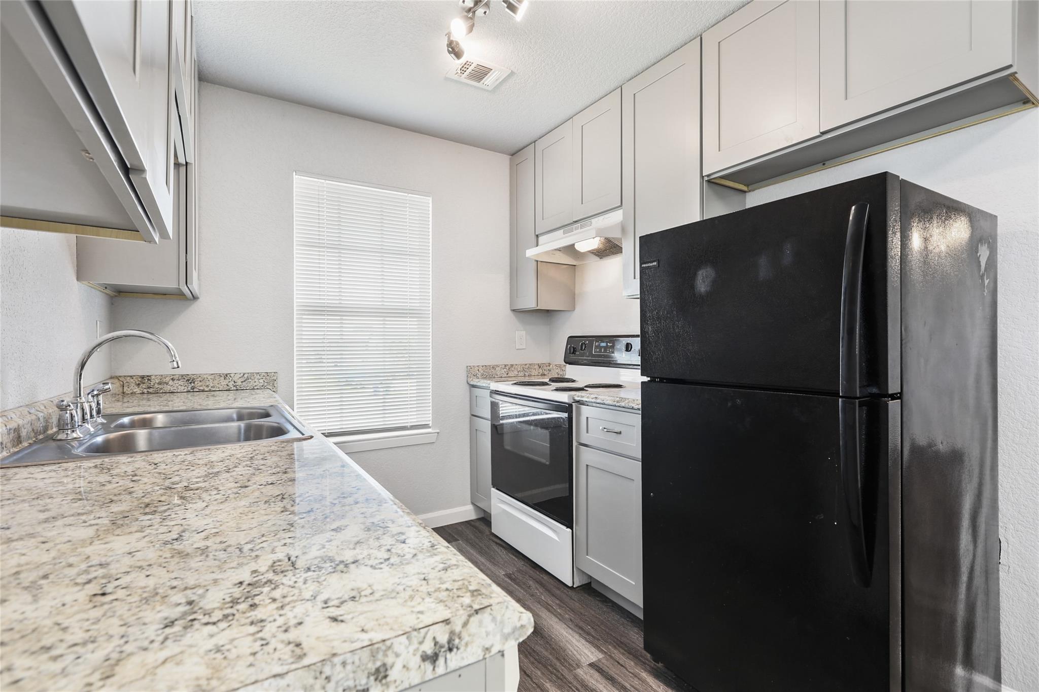 7415 Vintage Hills Dr #a Property Photo 4