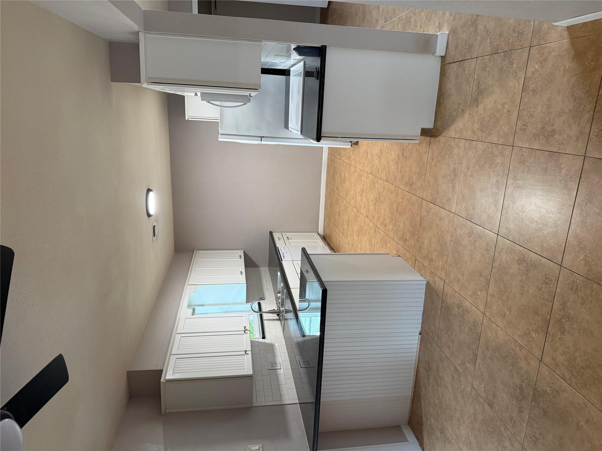 1005 #7 Hazelton St Property Photo 1