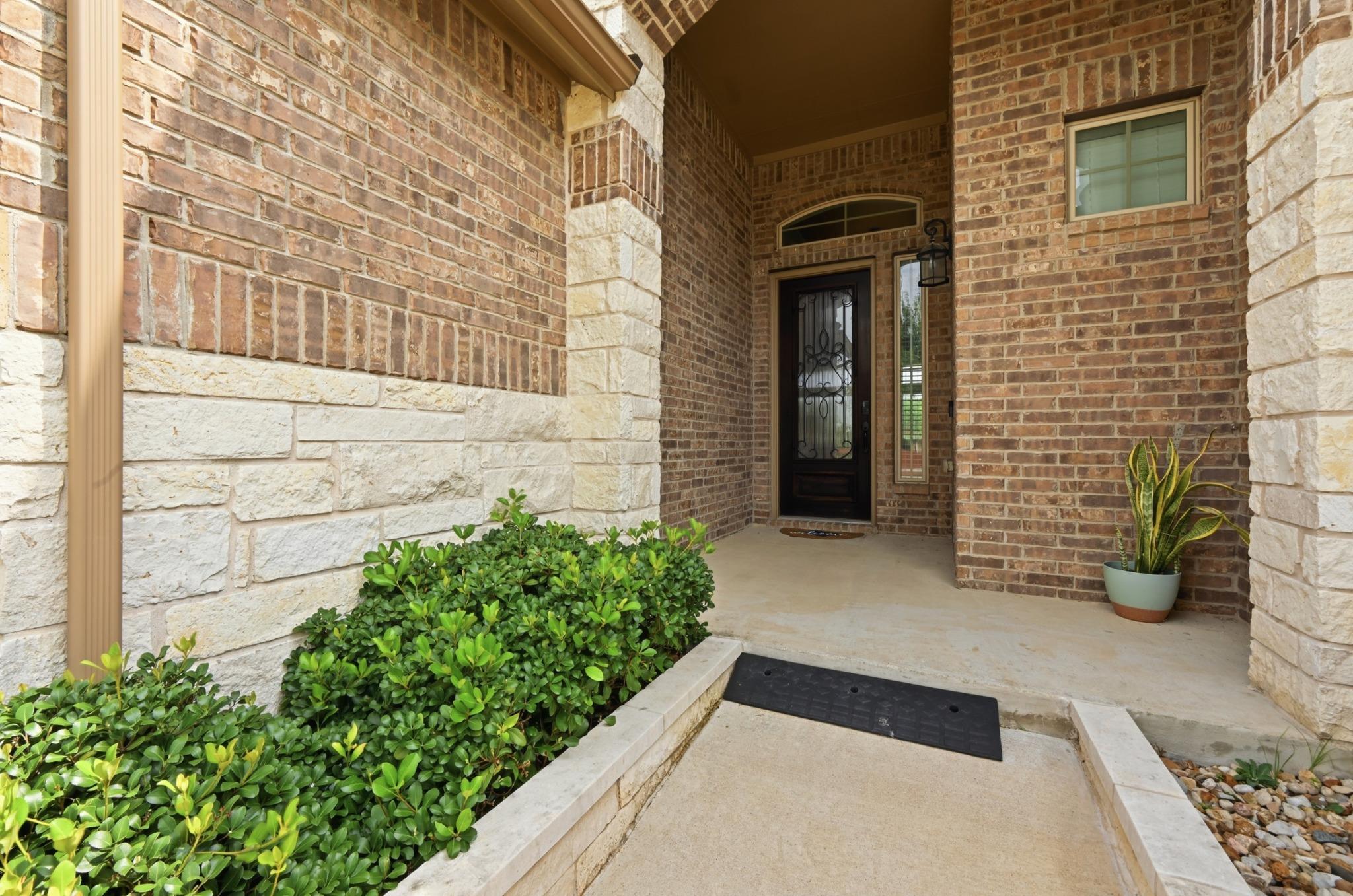 553 Betony Loop Property Photo 3
