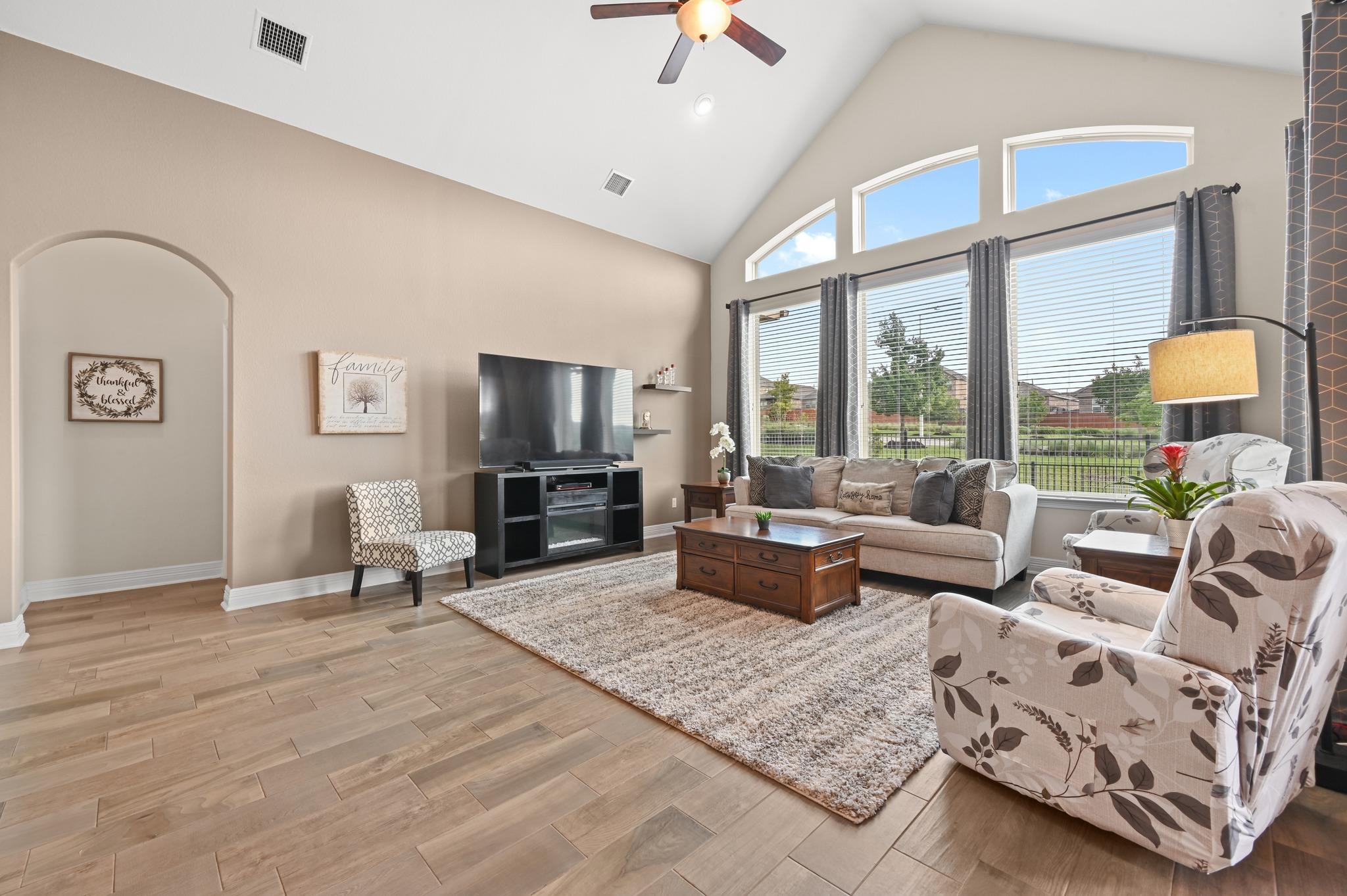 553 Betony Loop Property Photo 7